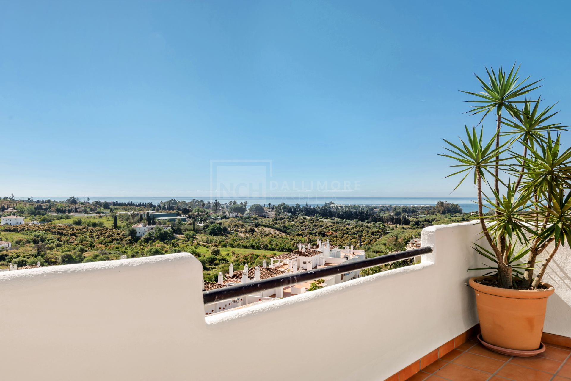 STUNNING DUPLEX PENTHOUSE WITH PANORAMIC SEA VIEWS AND EXPANSIVE TERRACES ON ESTEPONA'S NEW GOLDEN MILE