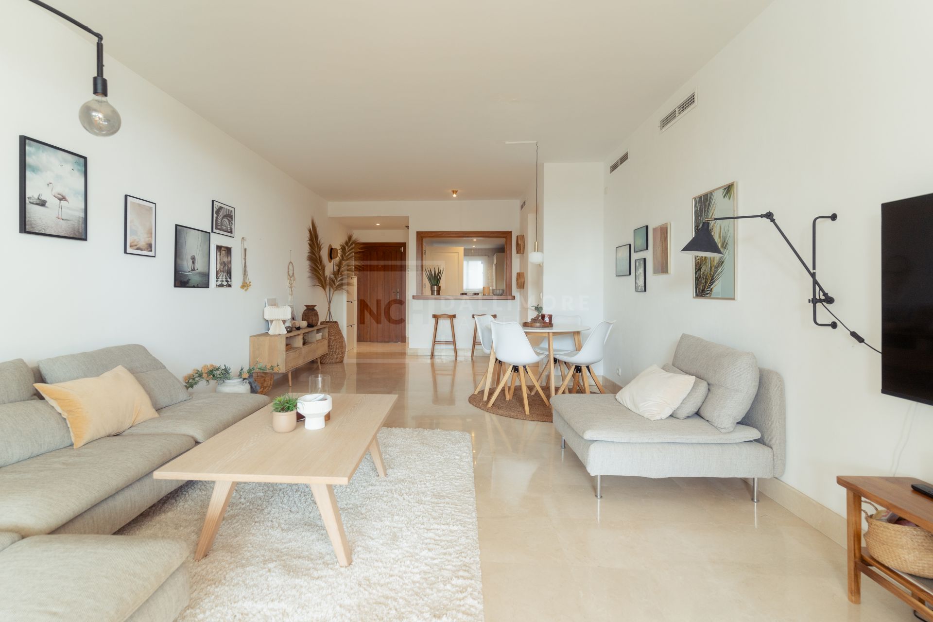 UPSCALE 2-BEDROOM APARTMENT IN LAS TORTUGAS, NUEVA ANDALUCÍA, NEAR GOLF COURSES AND PUERTO BANÚS