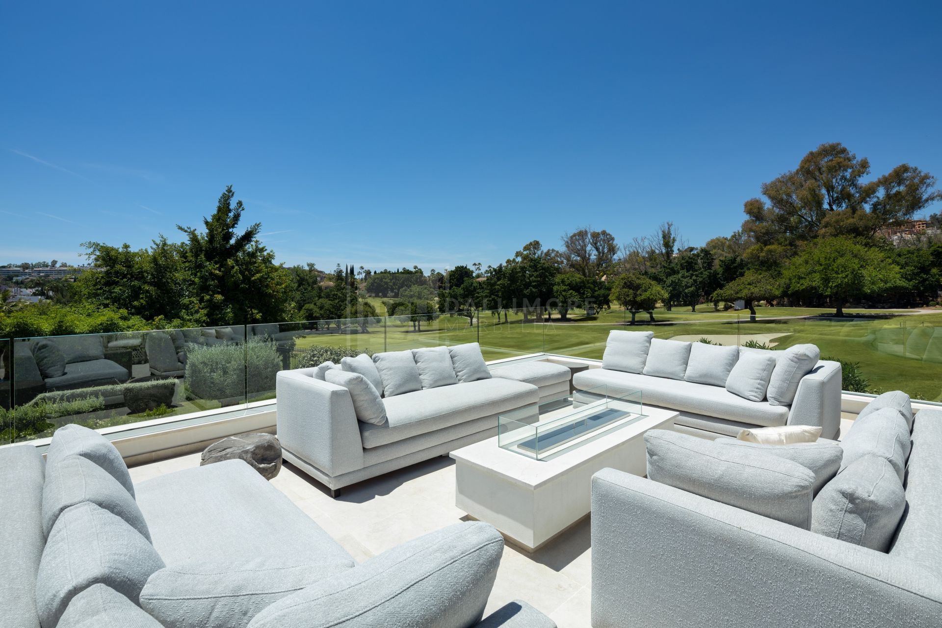 FRONT-LINE GOLF LUXURY VILLA LOCATED IN NUEVA ANDALUCIA