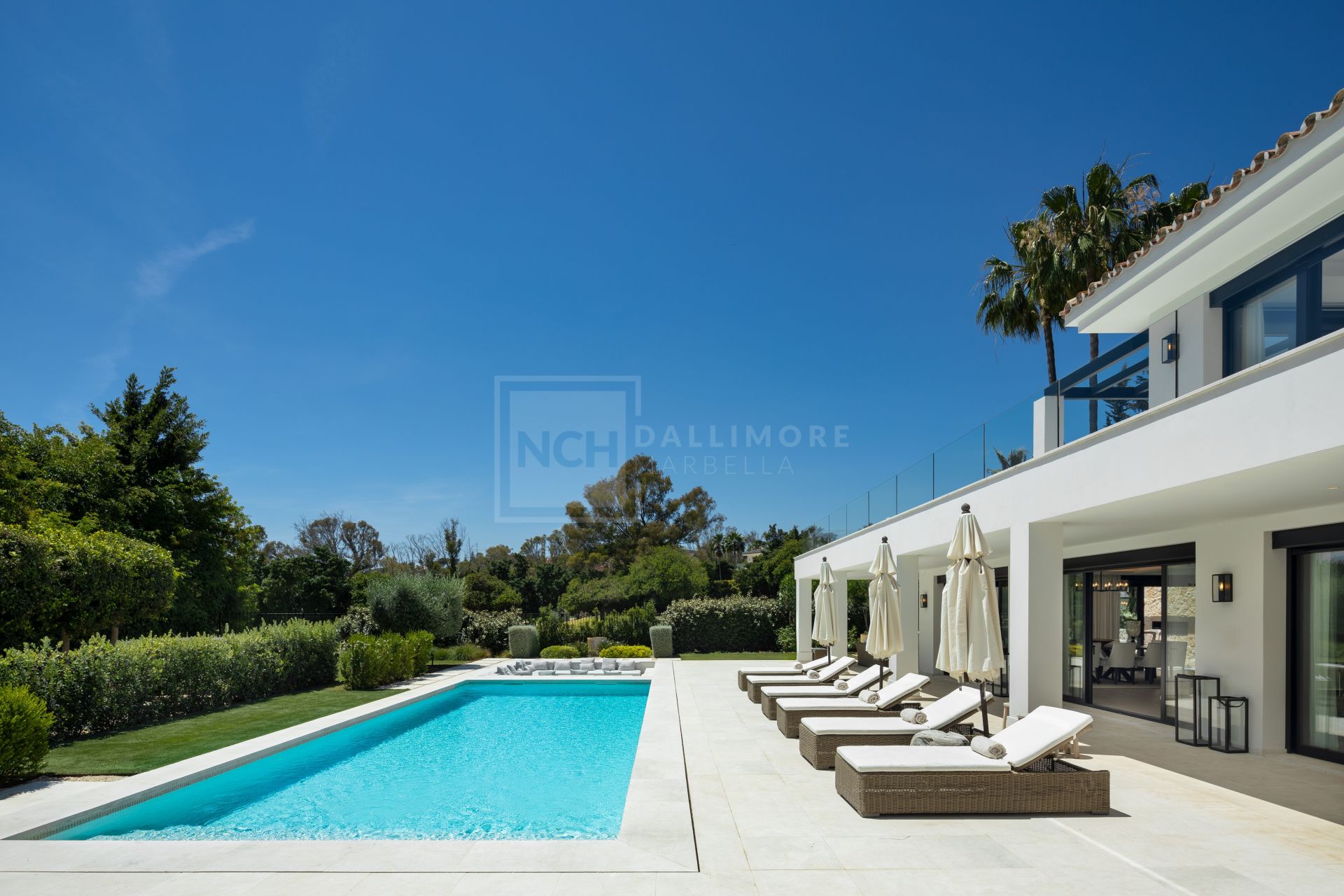 FRONT-LINE GOLF LUXURY VILLA LOCATED IN NUEVA ANDALUCIA