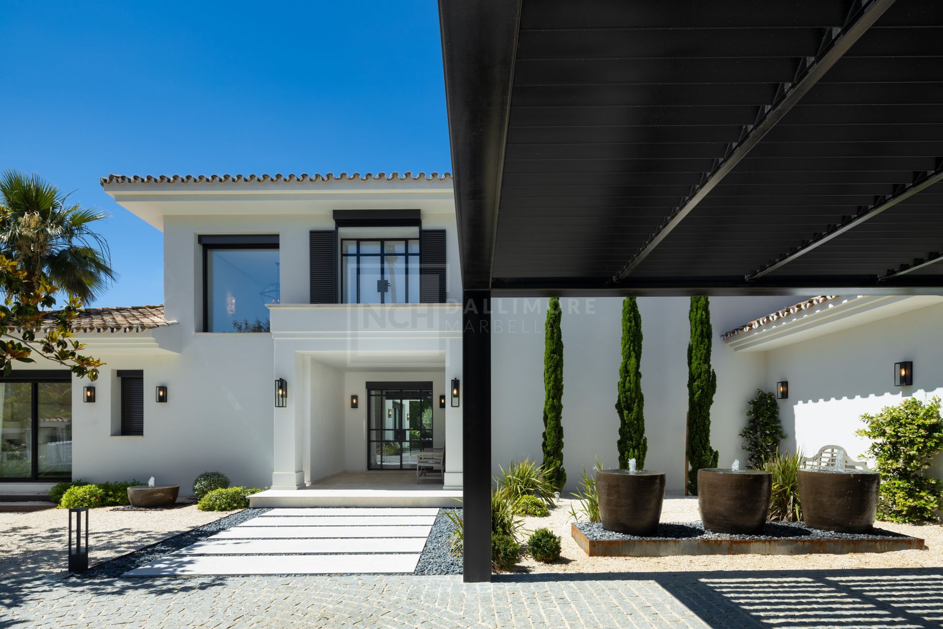 FRONT-LINE GOLF LUXURY VILLA LOCATED IN NUEVA ANDALUCIA