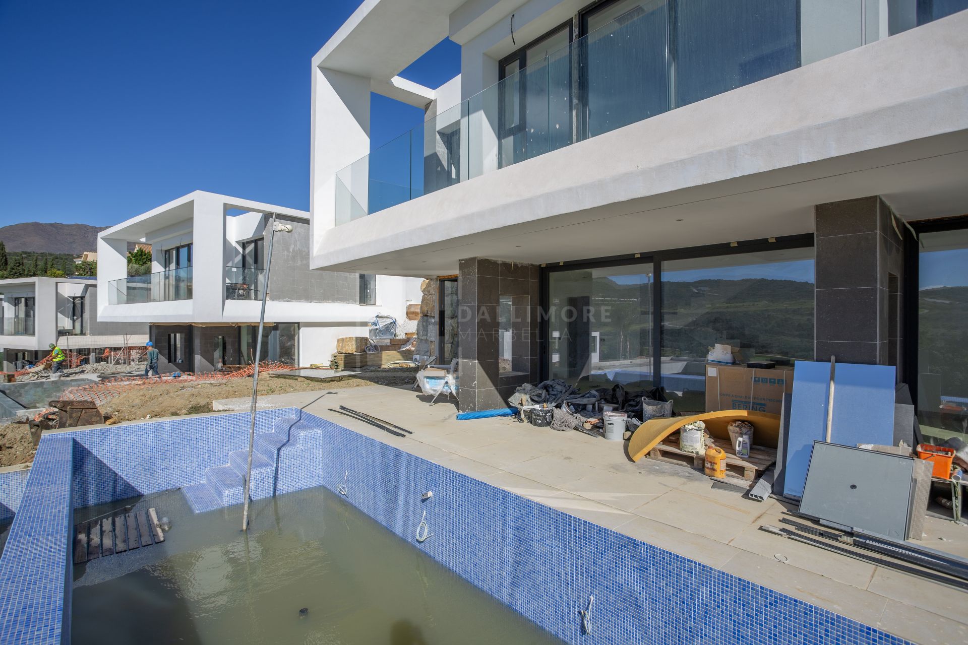 Oportunidad de Inversión en Valle Romano, Estepona – Villa Independiente con Vistas al Golf