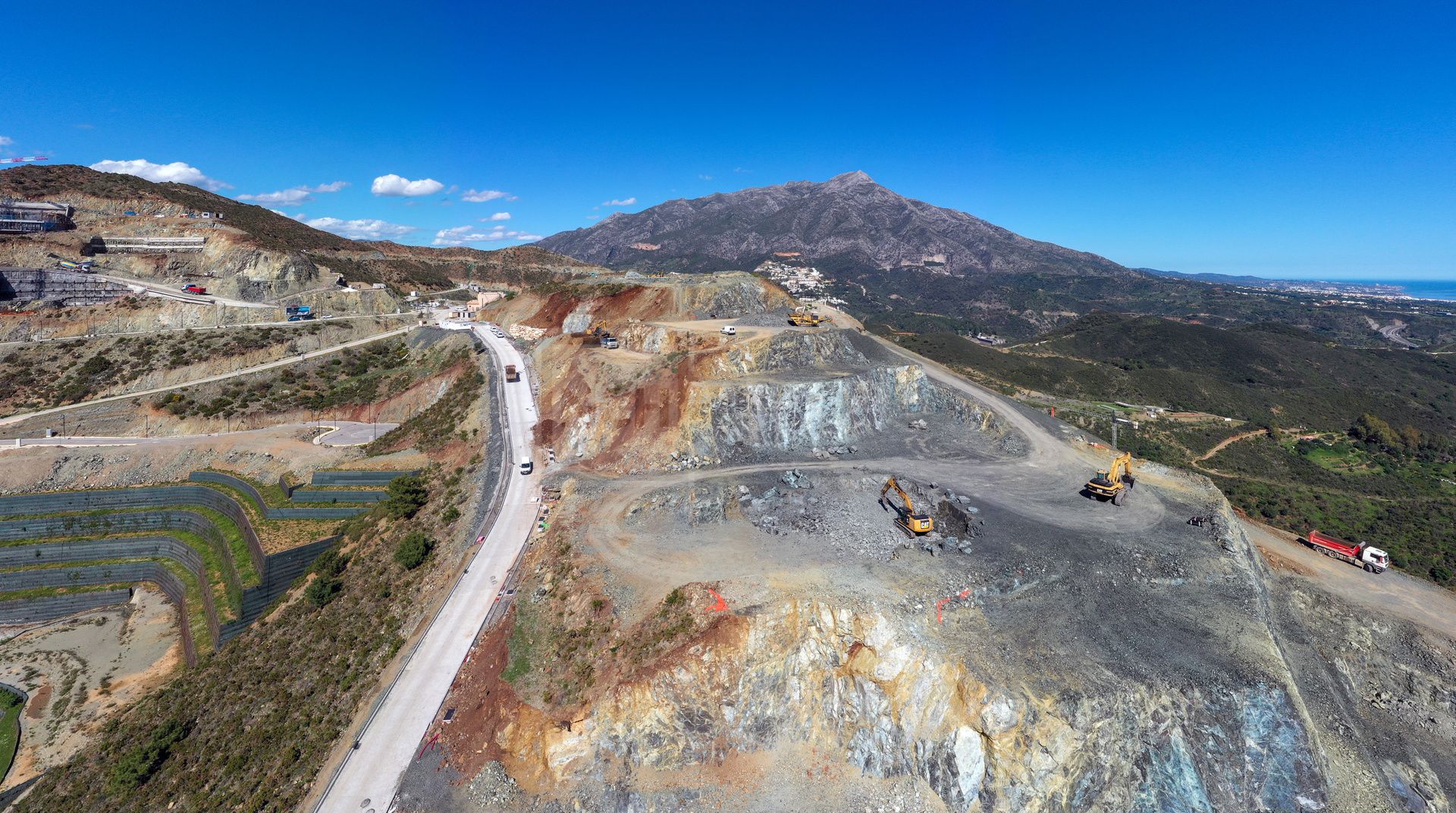 LUJO REDEFINIDO: RESIDENCIAS ECOLÓGICAS CON VISTAS IMPRESIONANTES Y SERVICIOS DE ÉLITE EN REAL DE LA QUINTA