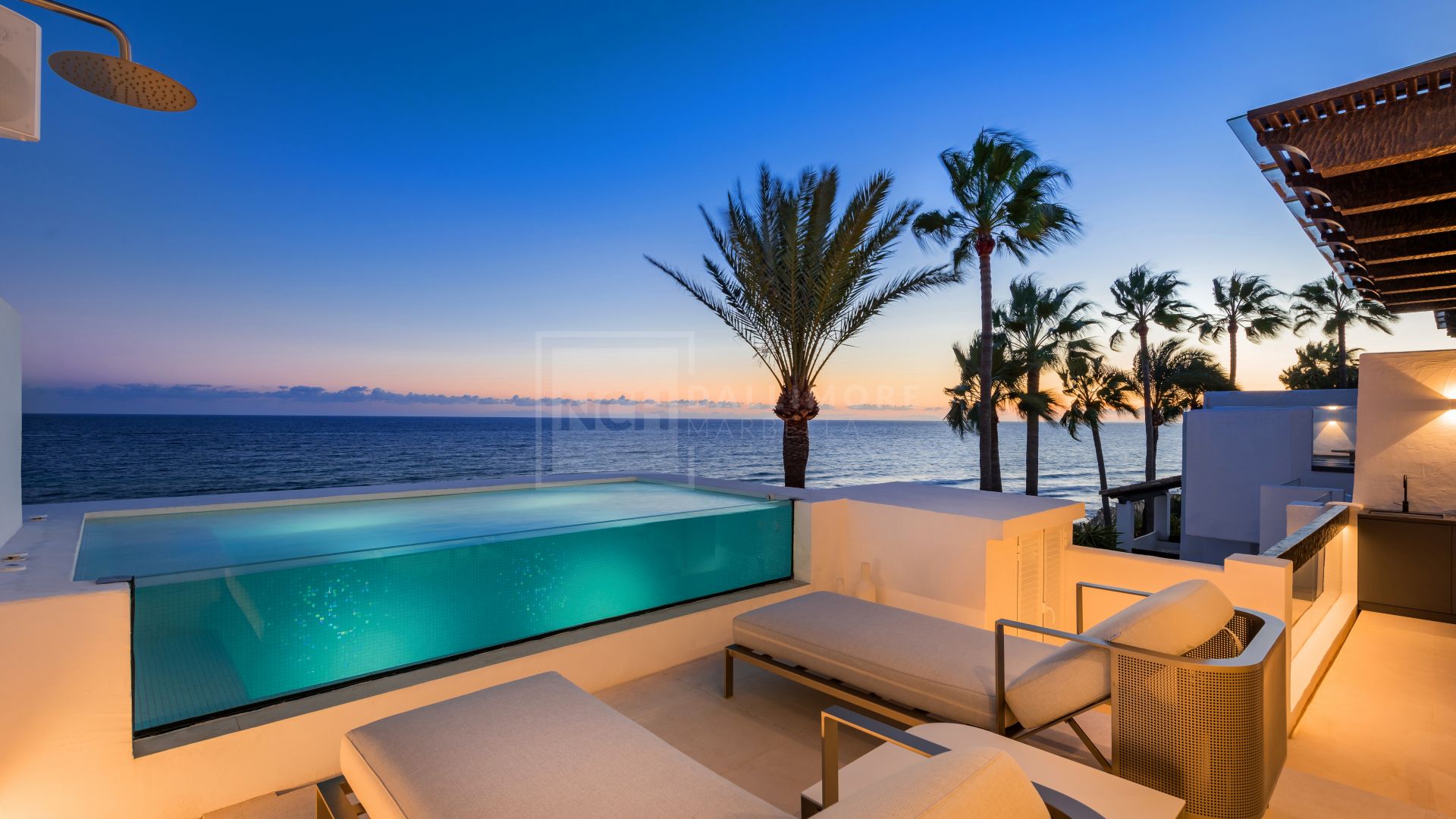 LUXURY BEACHFRONT LIVING ON MARBELLA'S GOLDEN MILE: EXCLUSIVE DUPLEX PENTHOUSE WITH PANORAMIC SEA VIEWS AND PREMIUM AMENITIES