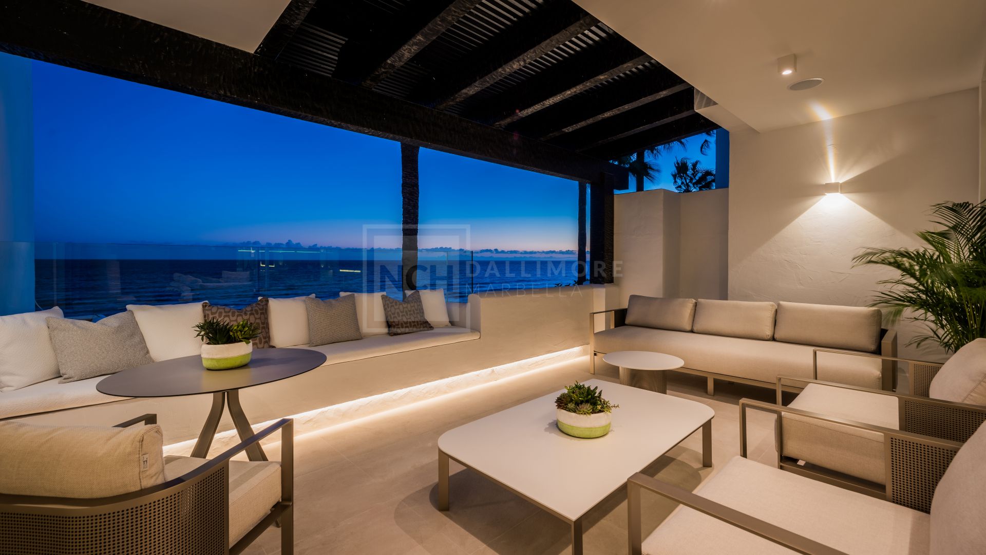 LUXURY BEACHFRONT LIVING ON MARBELLA'S GOLDEN MILE: EXCLUSIVE DUPLEX PENTHOUSE WITH PANORAMIC SEA VIEWS AND PREMIUM AMENITIES