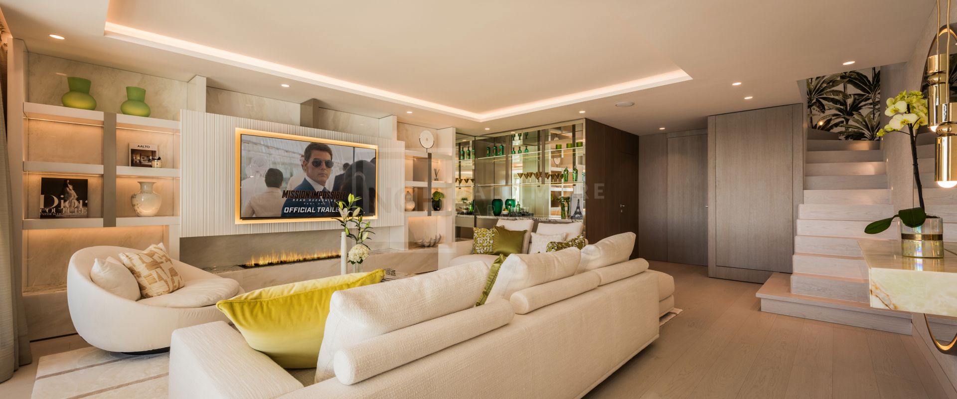 LUXURY BEACHFRONT LIVING ON MARBELLA'S GOLDEN MILE: EXCLUSIVE DUPLEX PENTHOUSE WITH PANORAMIC SEA VIEWS AND PREMIUM AMENITIES