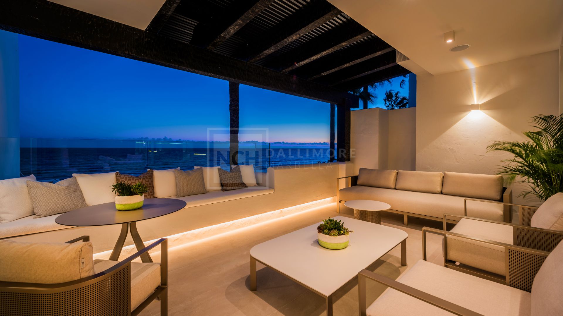 LUXURY BEACHFRONT LIVING ON MARBELLA'S GOLDEN MILE: EXCLUSIVE DUPLEX PENTHOUSE WITH PANORAMIC SEA VIEWS AND PREMIUM AMENITIES