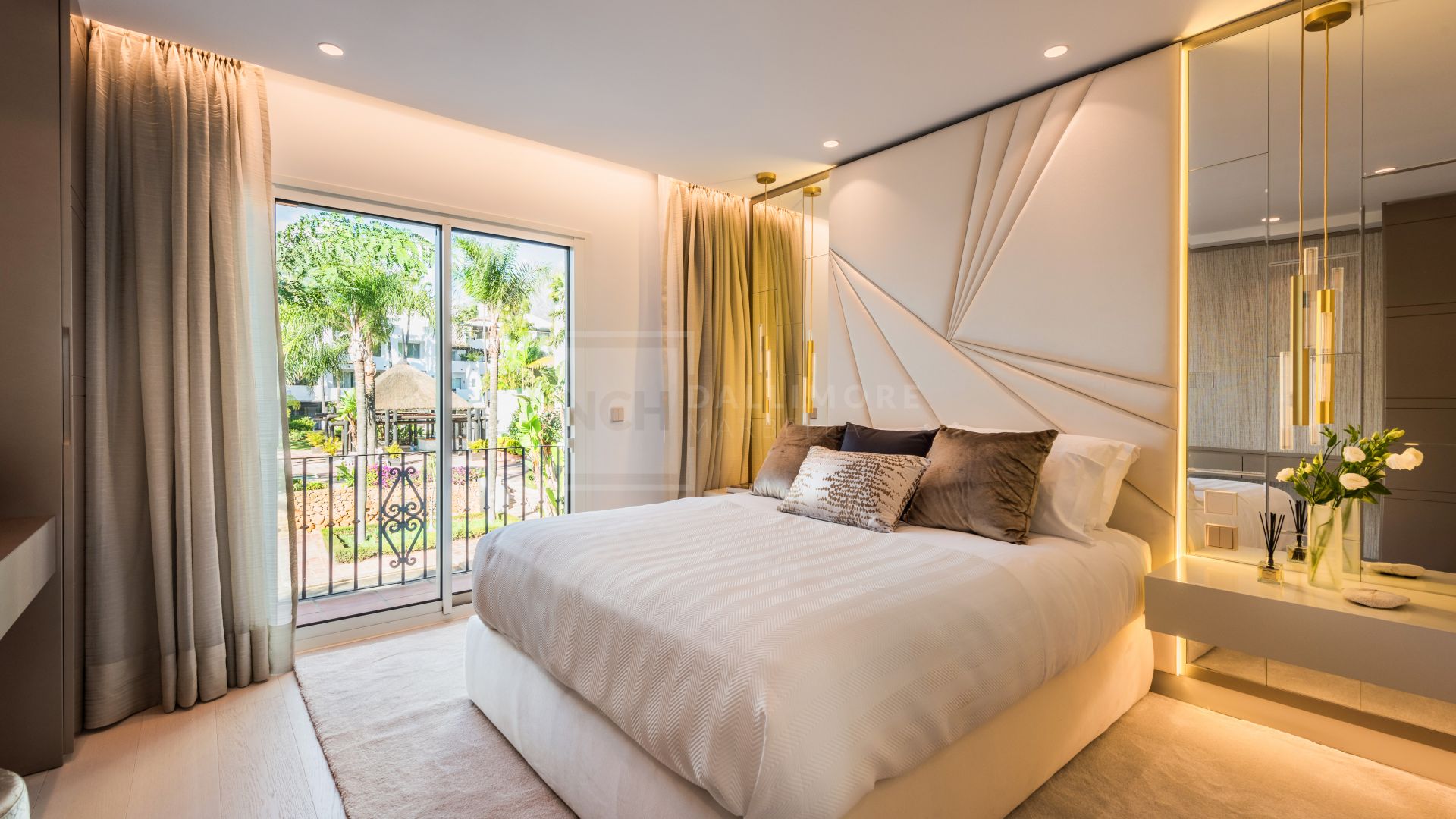 LUXURY BEACHFRONT LIVING ON MARBELLA'S GOLDEN MILE: EXCLUSIVE DUPLEX PENTHOUSE WITH PANORAMIC SEA VIEWS AND PREMIUM AMENITIES