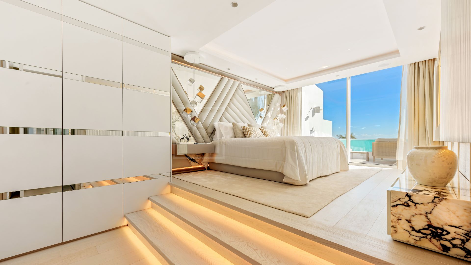 LUXURY BEACHFRONT LIVING ON MARBELLA'S GOLDEN MILE: EXCLUSIVE DUPLEX PENTHOUSE WITH PANORAMIC SEA VIEWS AND PREMIUM AMENITIES