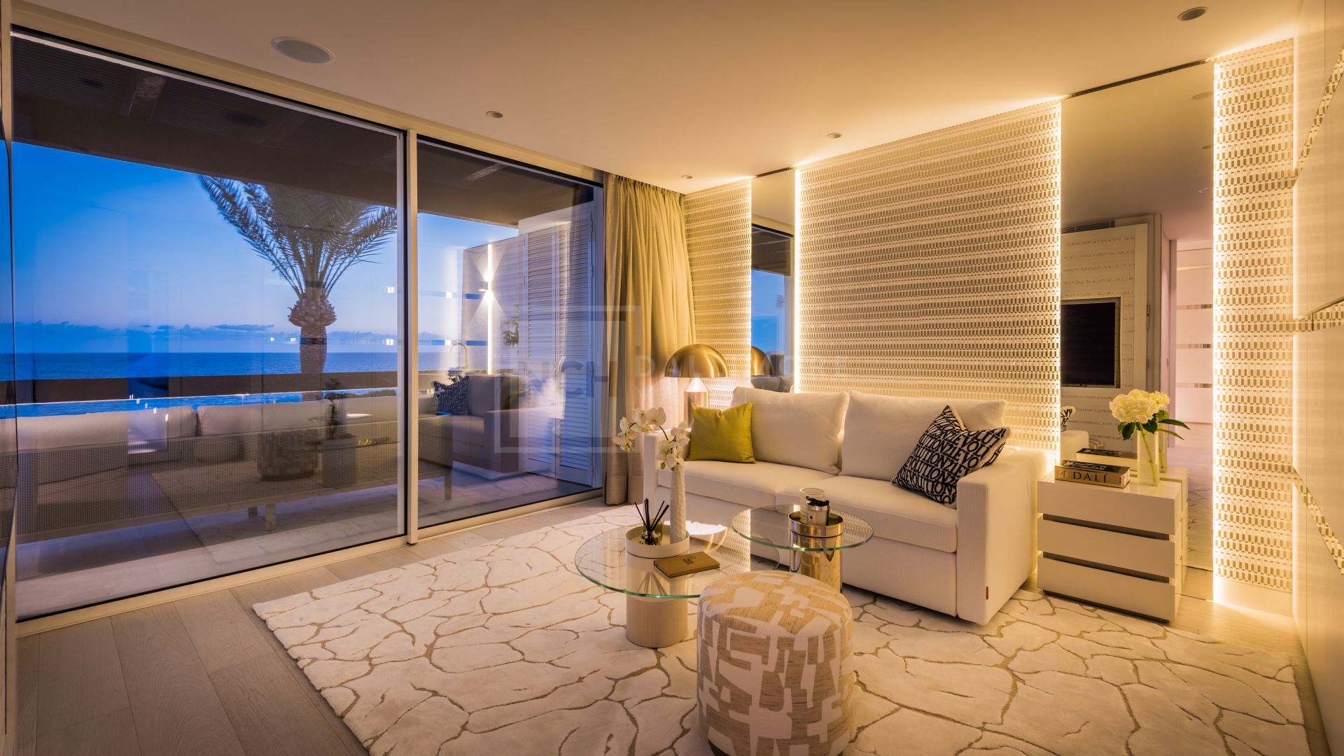 LUXURY BEACHFRONT LIVING ON MARBELLA'S GOLDEN MILE: EXCLUSIVE DUPLEX PENTHOUSE WITH PANORAMIC SEA VIEWS AND PREMIUM AMENITIES