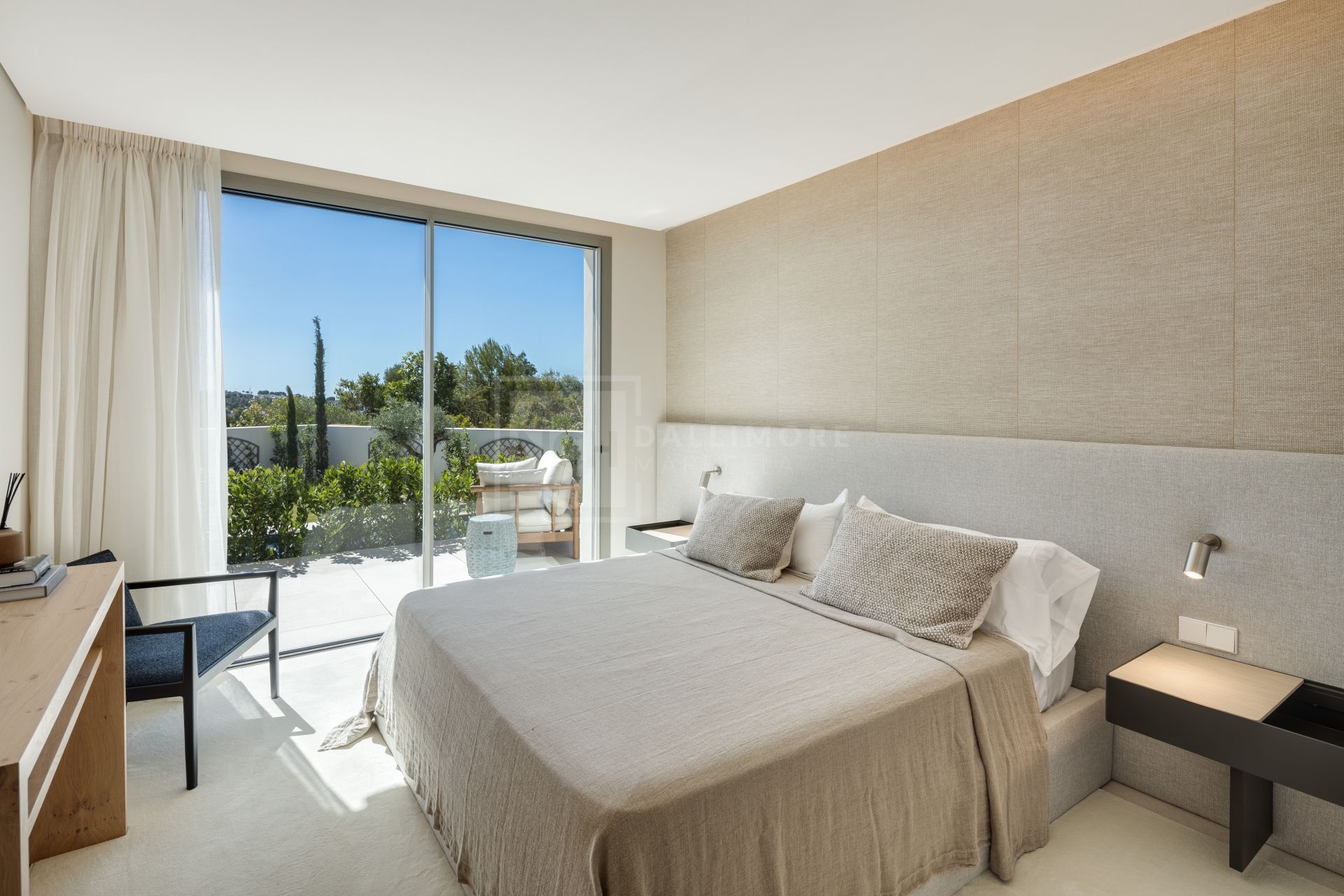 VILLA MEDITERRÁNEA EXQUISITAMENTE RENOVADA CON VISTAS PANORÁMICAS Y AMENIDADES DE LUJO EN LA PRESTIGIOSA ZONA DE LA QUINTA