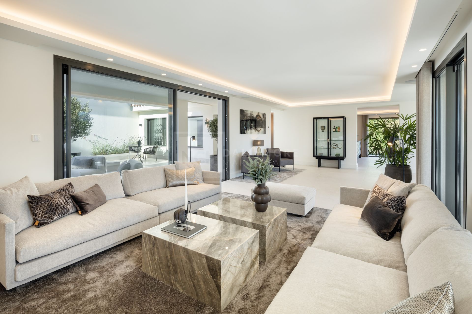 MODERN SCANDINAVIAN DESIGN VILLA IN NUEVA ANDALUCÍA WITH PANORAMIC VIEWS AND LUXURY AMENITIES