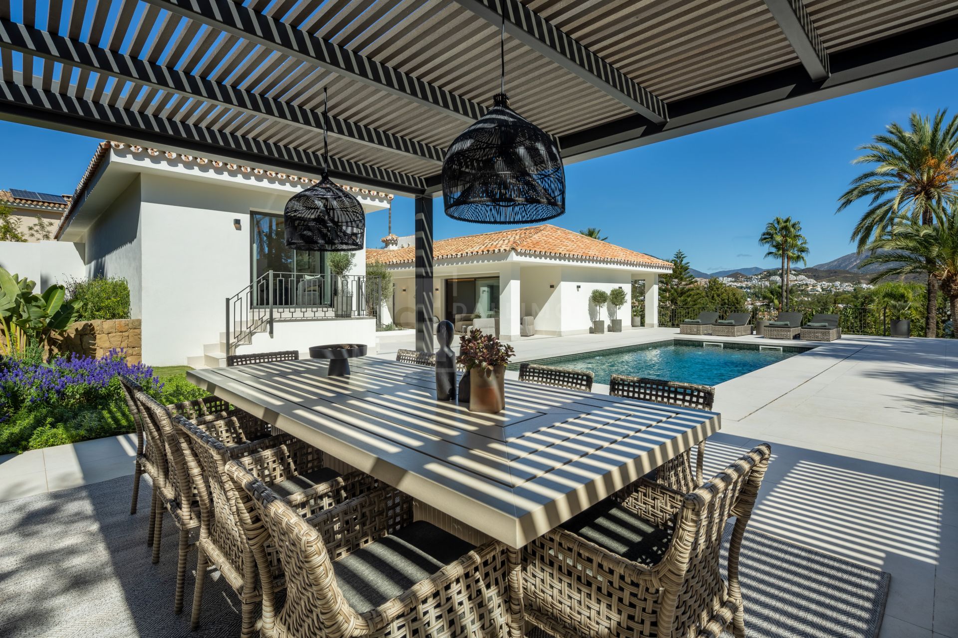 MODERN SCANDINAVIAN DESIGN VILLA IN NUEVA ANDALUCÍA WITH PANORAMIC VIEWS AND LUXURY AMENITIES