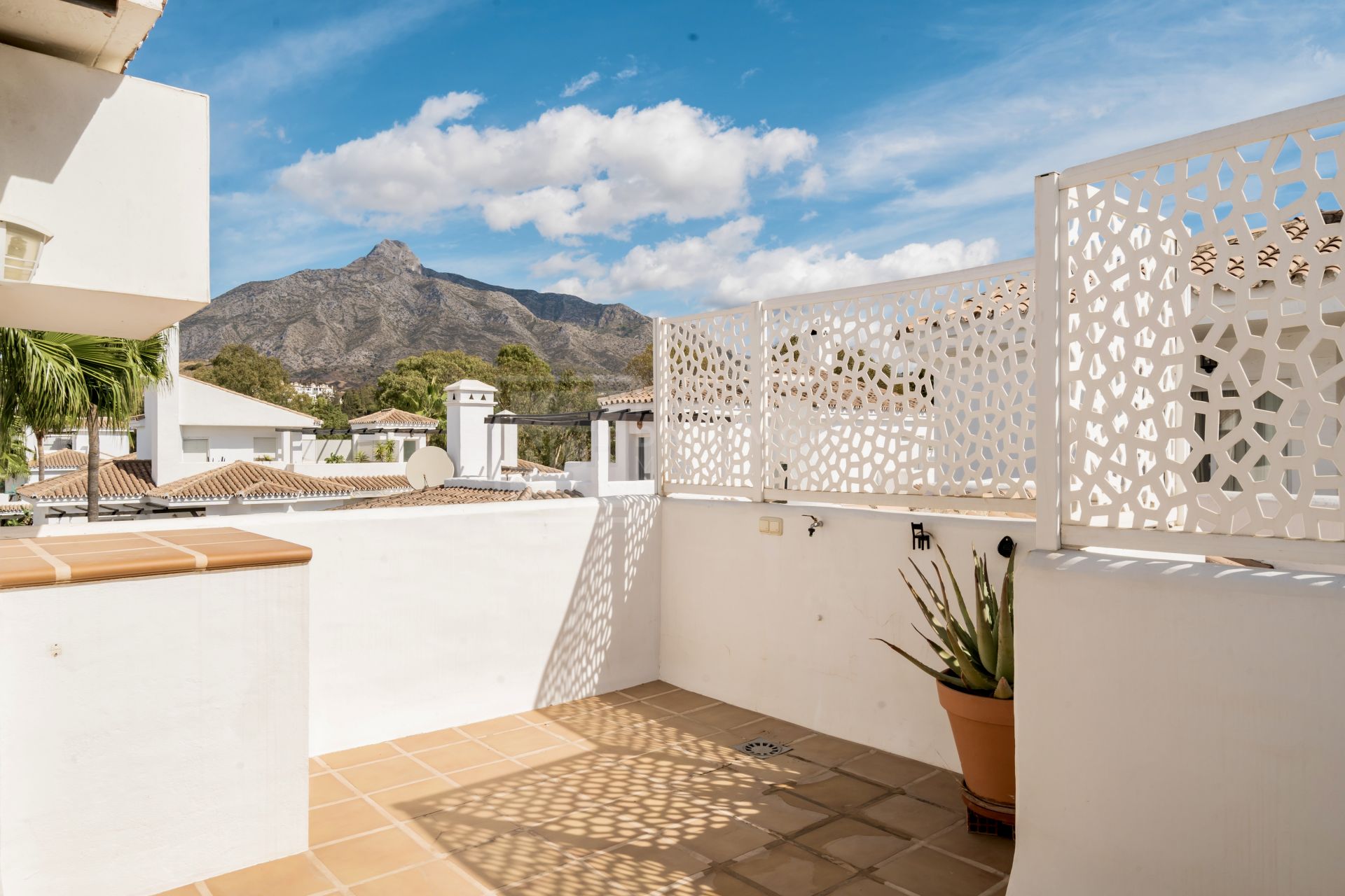 2-BEDROOM APARTMENT IN LOS NARANJOS DE MARBELLA