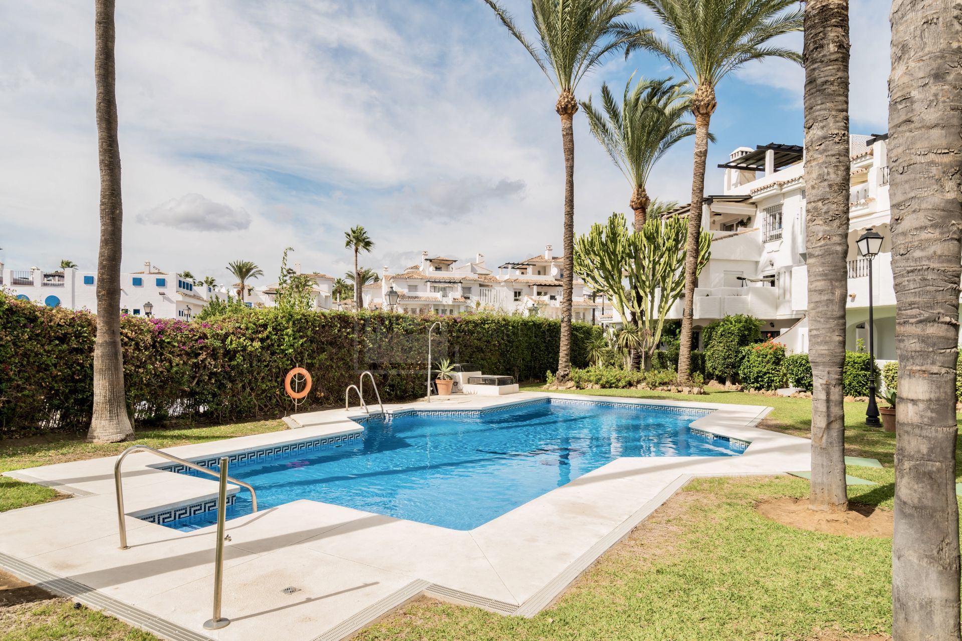 2-BEDROOM APARTMENT IN LOS NARANJOS DE MARBELLA