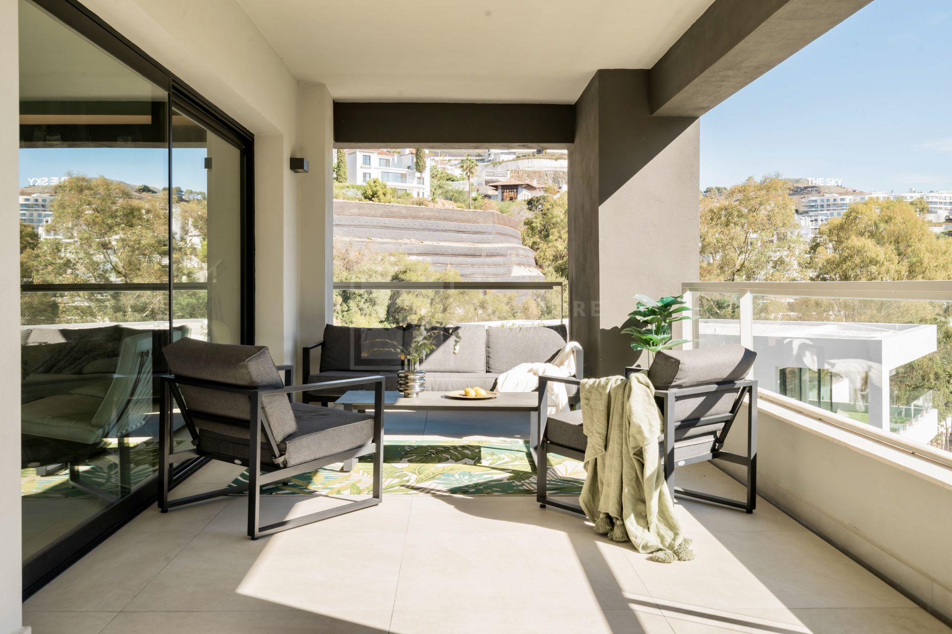 MODERN 3 BEDROOM APARTMENT IN LA QUINTA