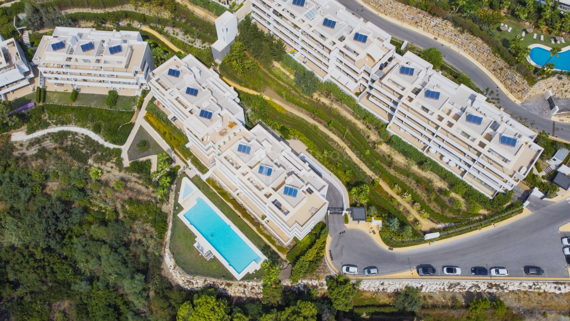 Contemporáneo apartamento con orientación suroeste en La Reserva de Alcuzcuz, Benahavis.