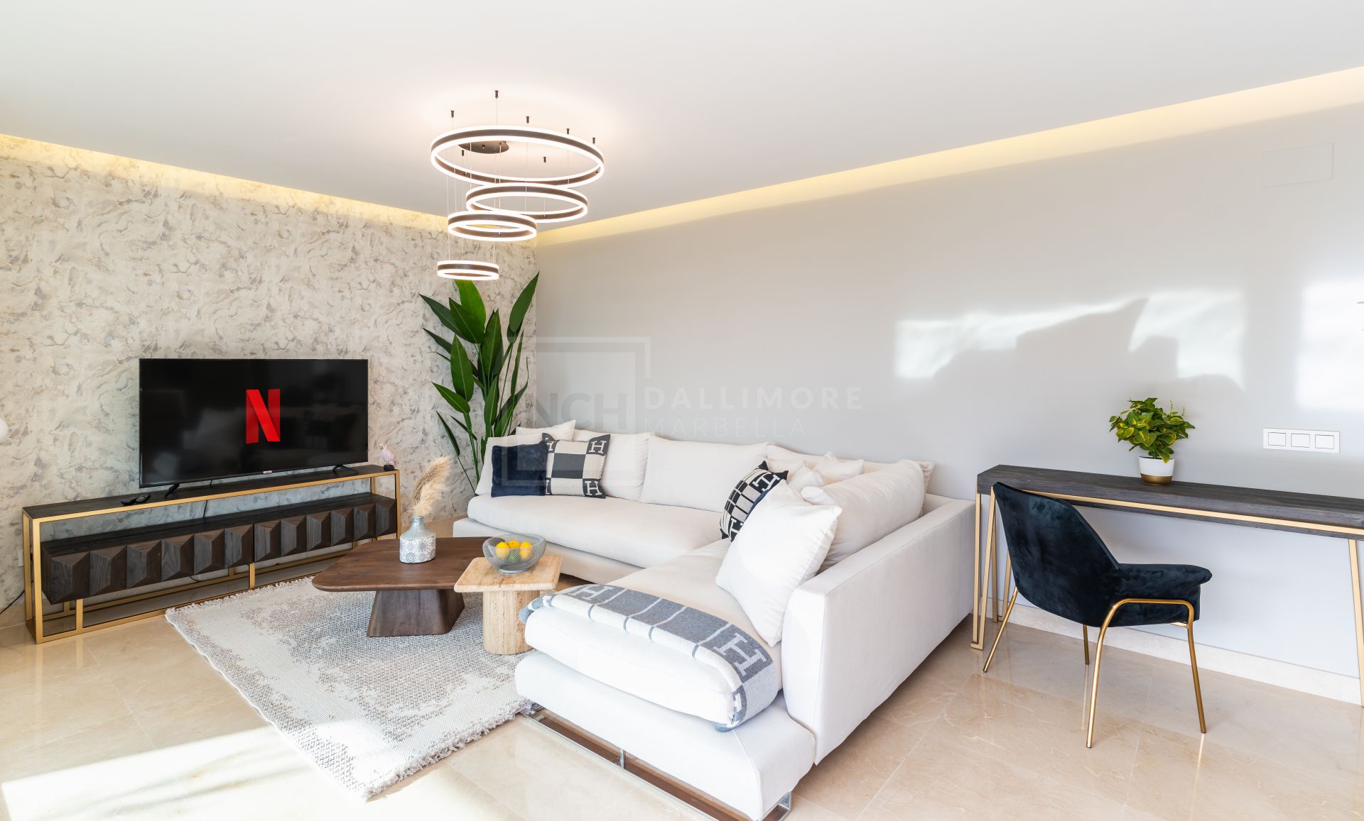 Contemporáneo apartamento con orientación suroeste en La Reserva de Alcuzcuz, Benahavis.