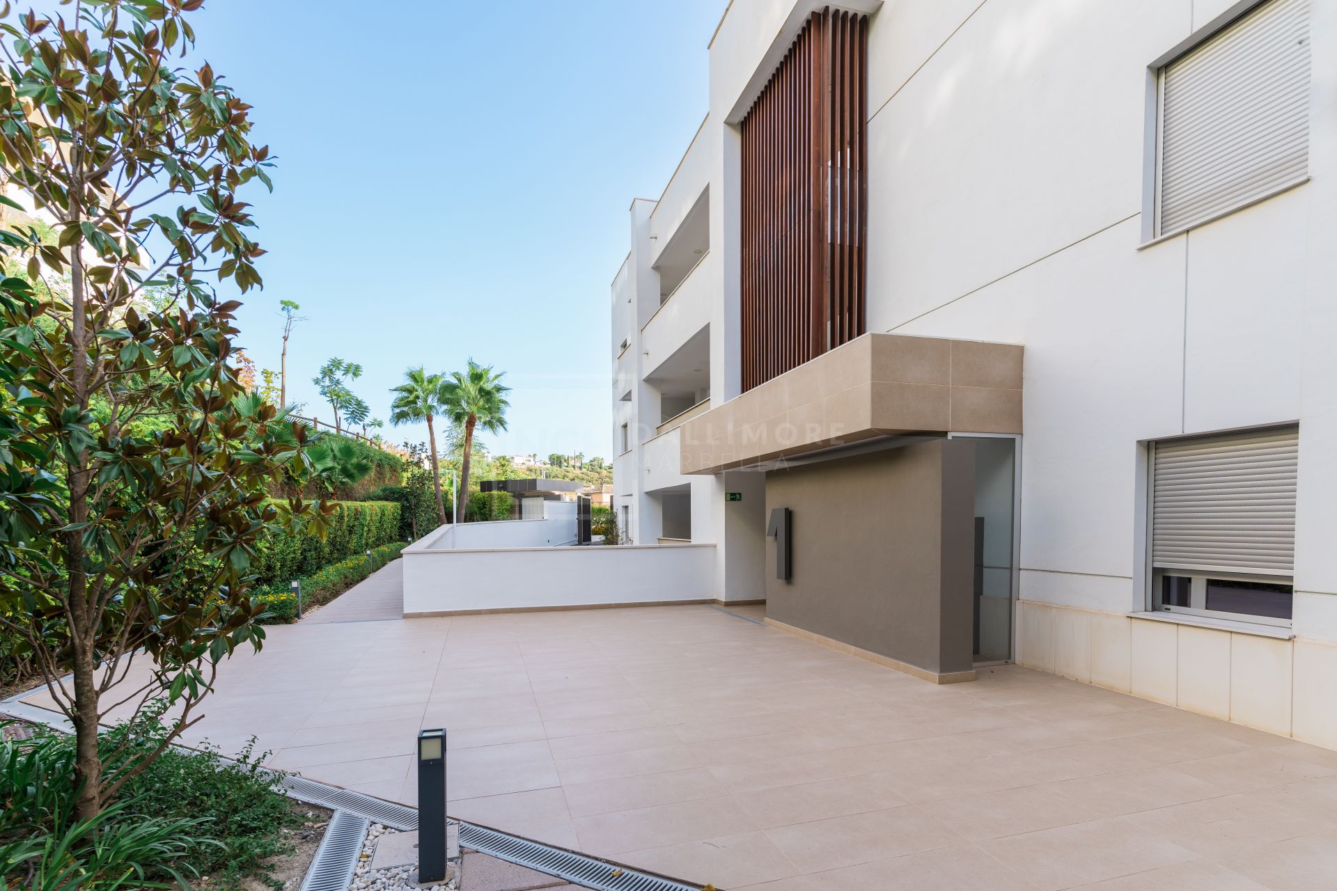 Contemporáneo apartamento con orientación suroeste en La Reserva de Alcuzcuz, Benahavis.