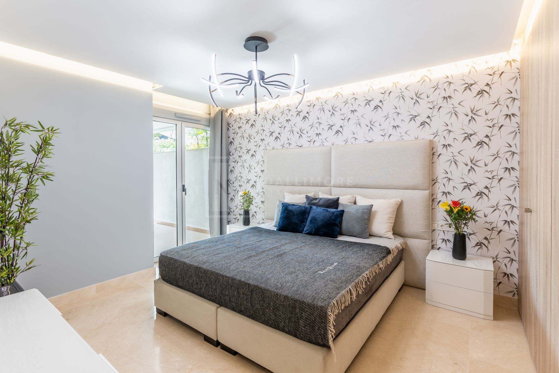 Contemporáneo apartamento con orientación suroeste en La Reserva de Alcuzcuz, Benahavis.