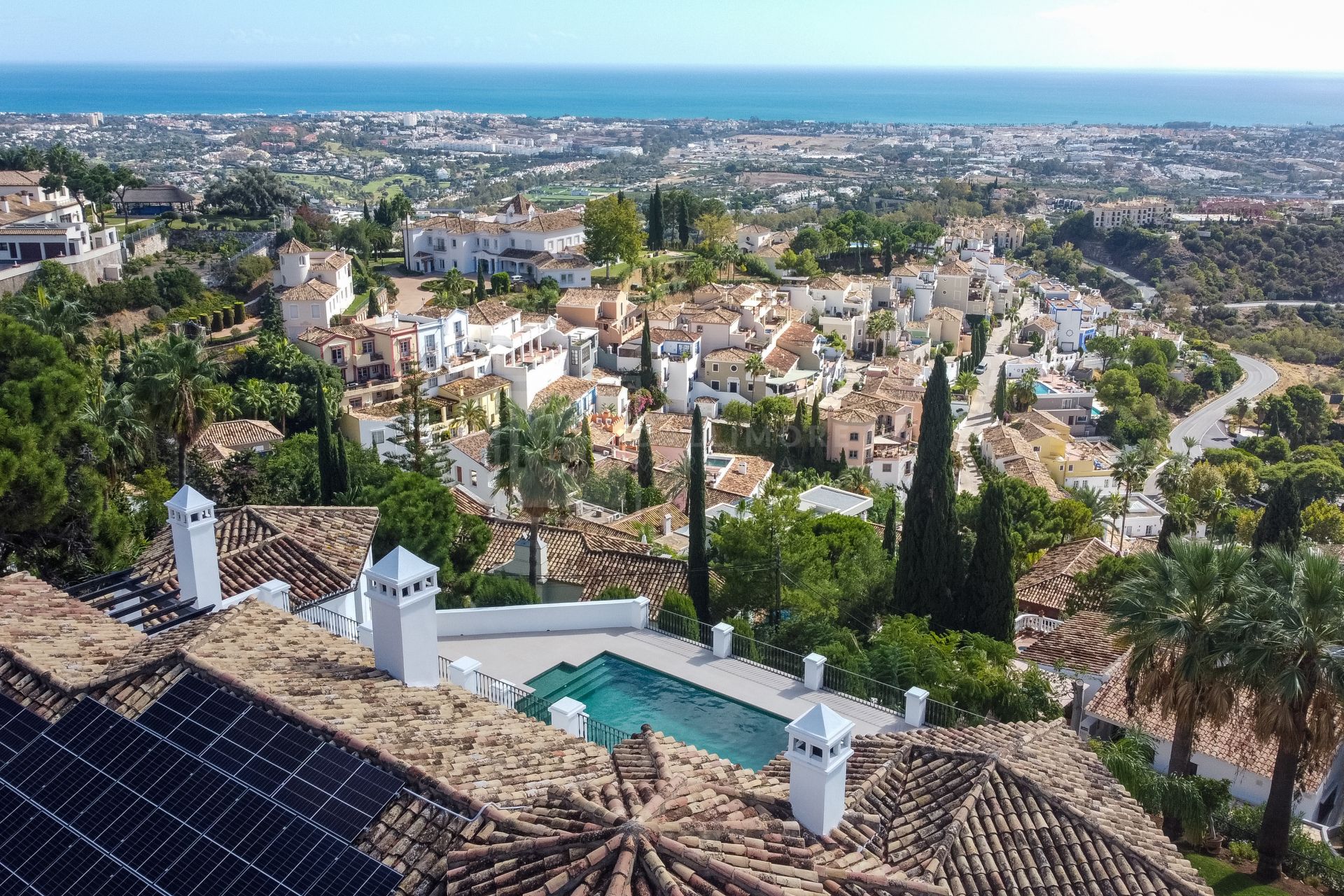 ELEGANCIA ANDALUZA ATEMPORAL EN EL MADROÑAL