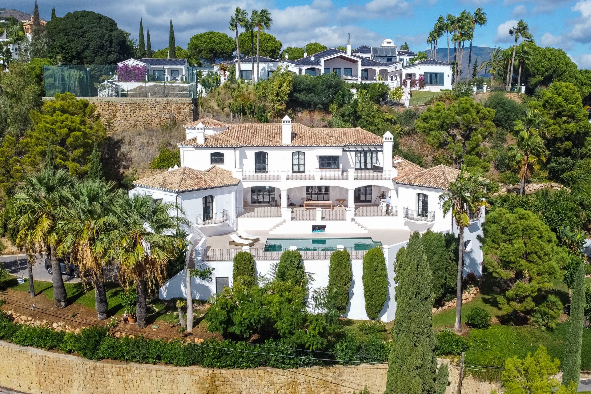ELEGANCIA ANDALUZA ATEMPORAL EN EL MADROÑAL