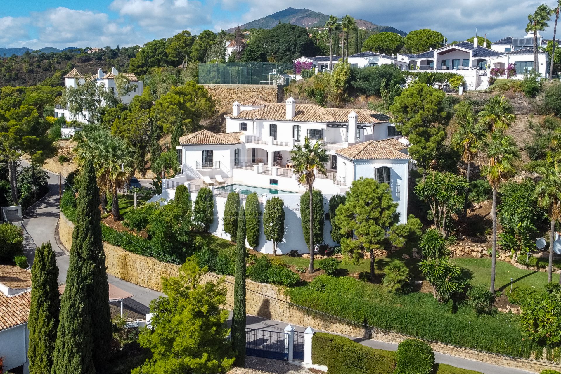 ELEGANCIA ANDALUZA ATEMPORAL EN EL MADROÑAL