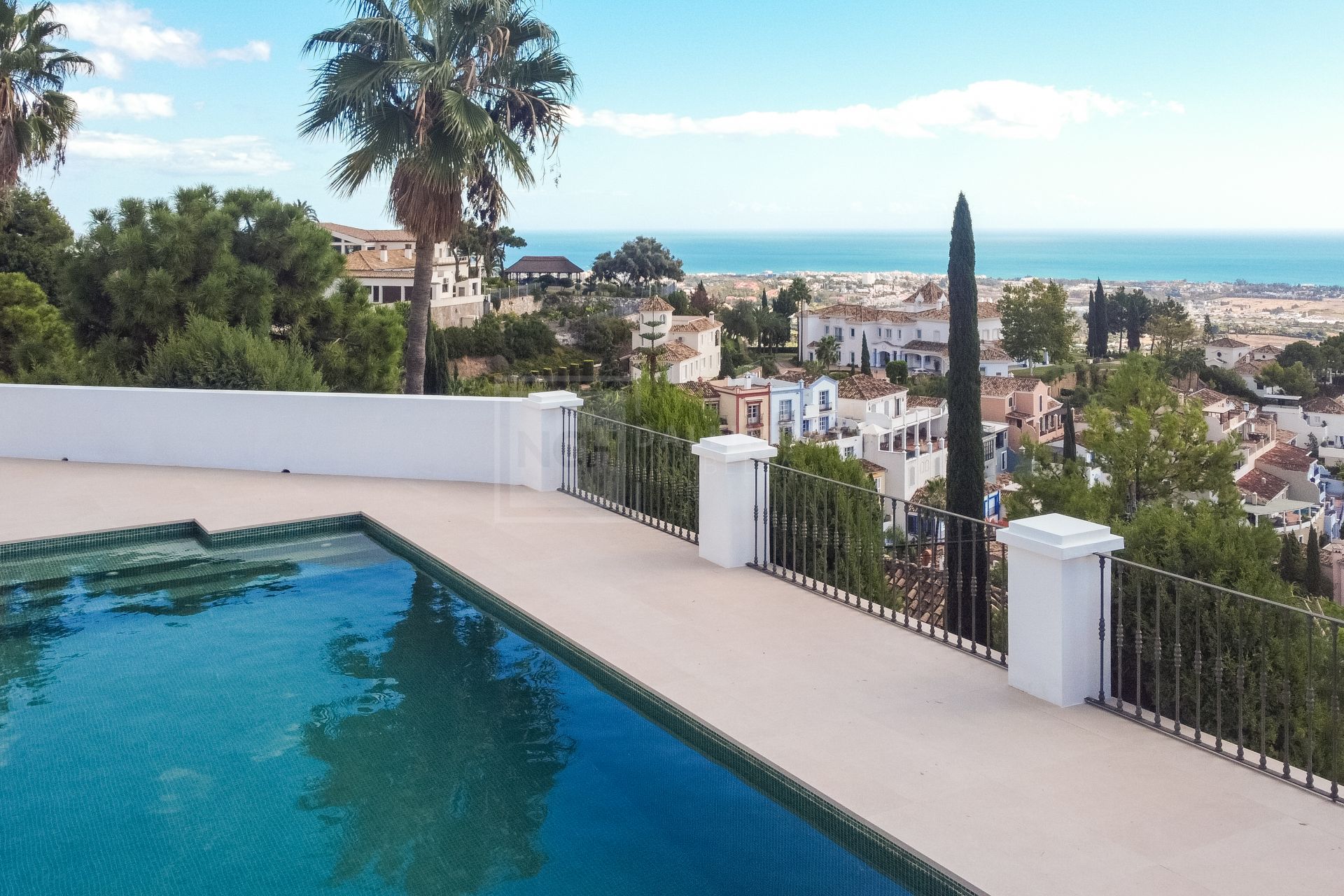 ELEGANCIA ANDALUZA ATEMPORAL EN EL MADROÑAL