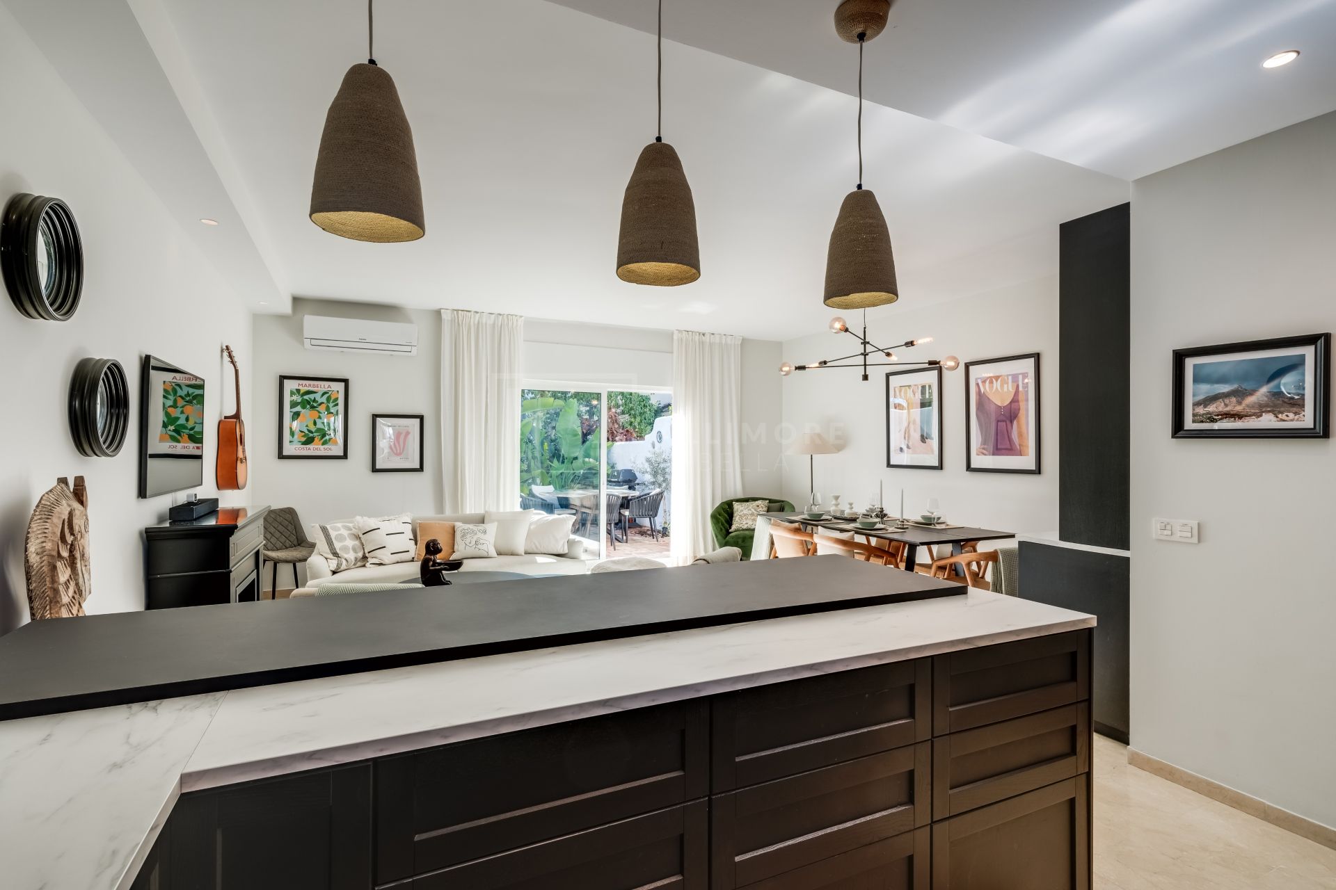 ELEGANTLY RENOVATED TOWNHOUSE IN LOS NARANJOS COUNTRY CLUB