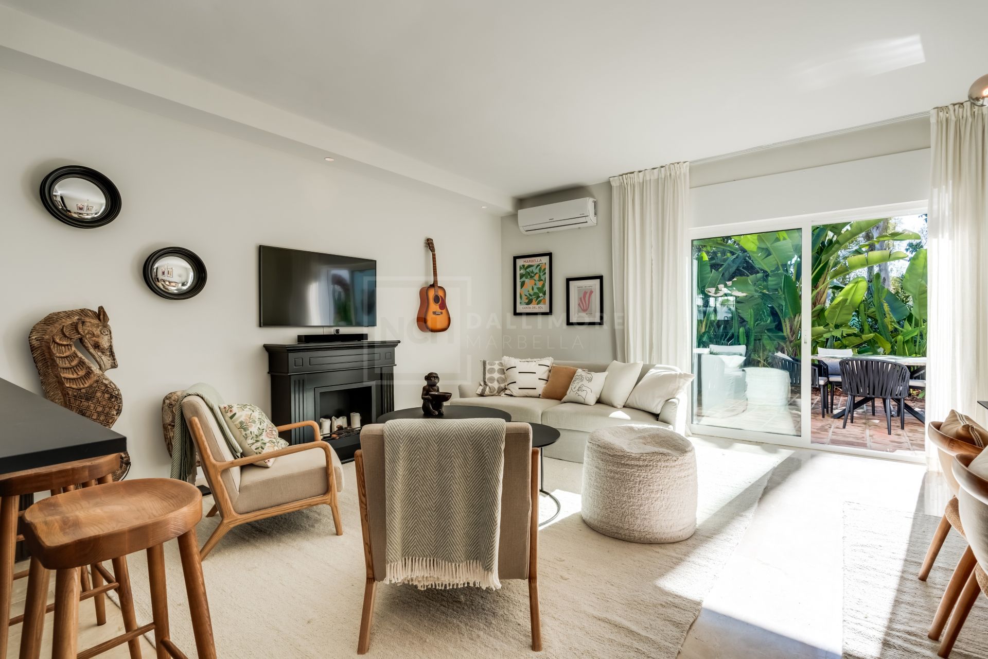 ELEGANTLY RENOVATED TOWNHOUSE IN LOS NARANJOS COUNTRY CLUB