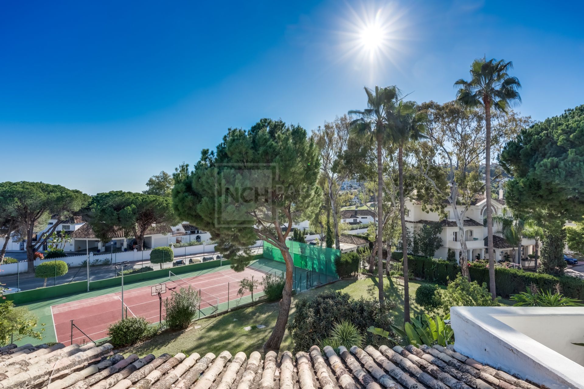 ELEGANTLY RENOVATED TOWNHOUSE IN LOS NARANJOS COUNTRY CLUB