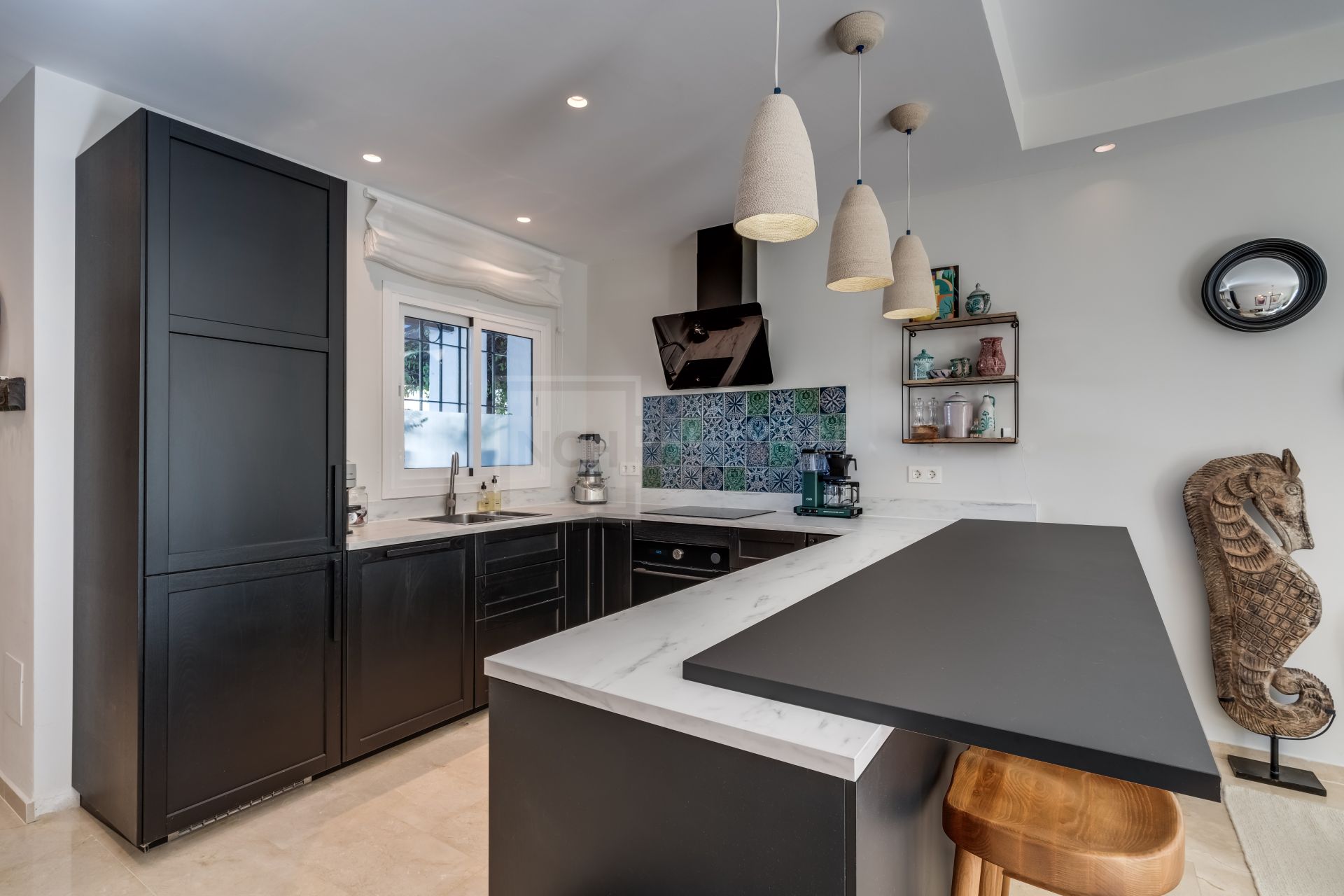 ELEGANTLY RENOVATED TOWNHOUSE IN LOS NARANJOS COUNTRY CLUB