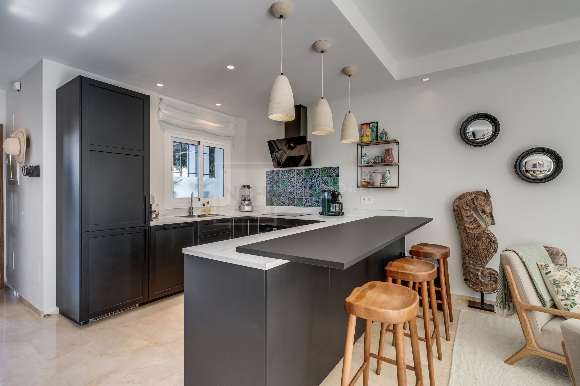 ELEGANTLY RENOVATED TOWNHOUSE IN LOS NARANJOS COUNTRY CLUB