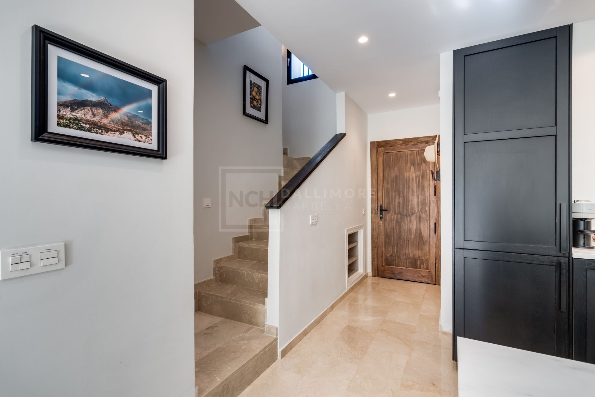 ELEGANTLY RENOVATED TOWNHOUSE IN LOS NARANJOS COUNTRY CLUB