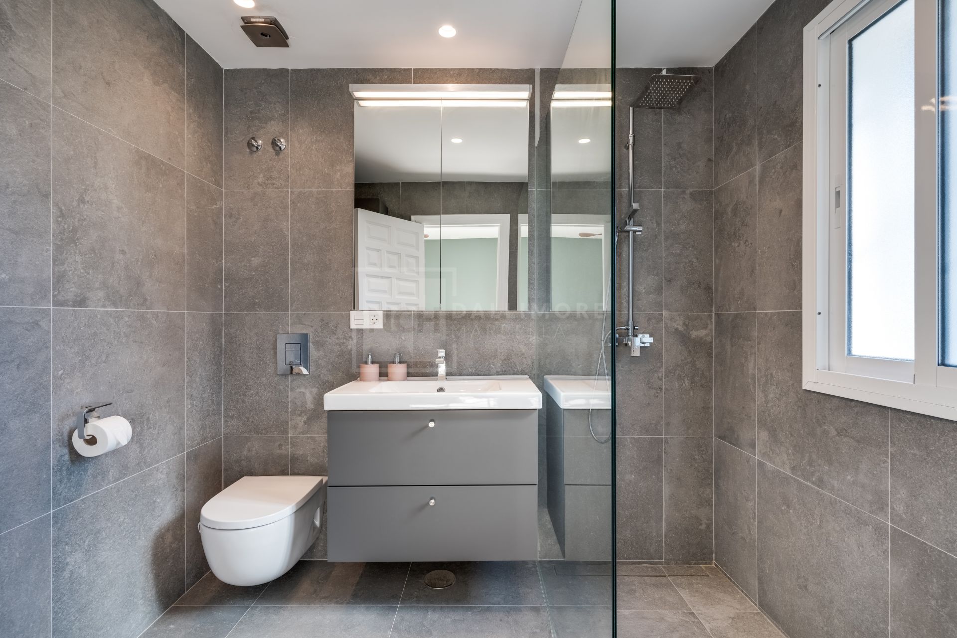 ELEGANTLY RENOVATED TOWNHOUSE IN LOS NARANJOS COUNTRY CLUB