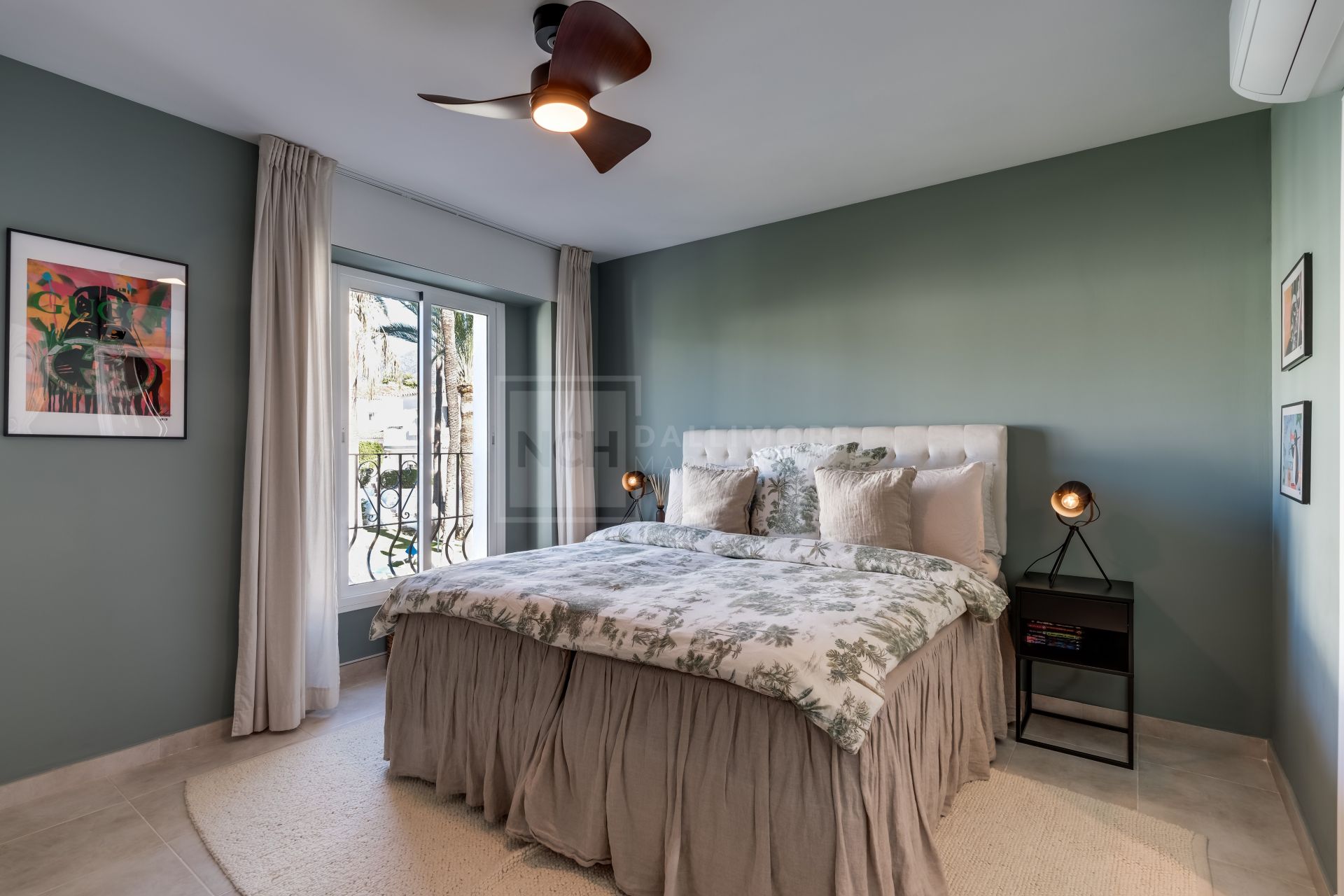 ELEGANTLY RENOVATED TOWNHOUSE IN LOS NARANJOS COUNTRY CLUB