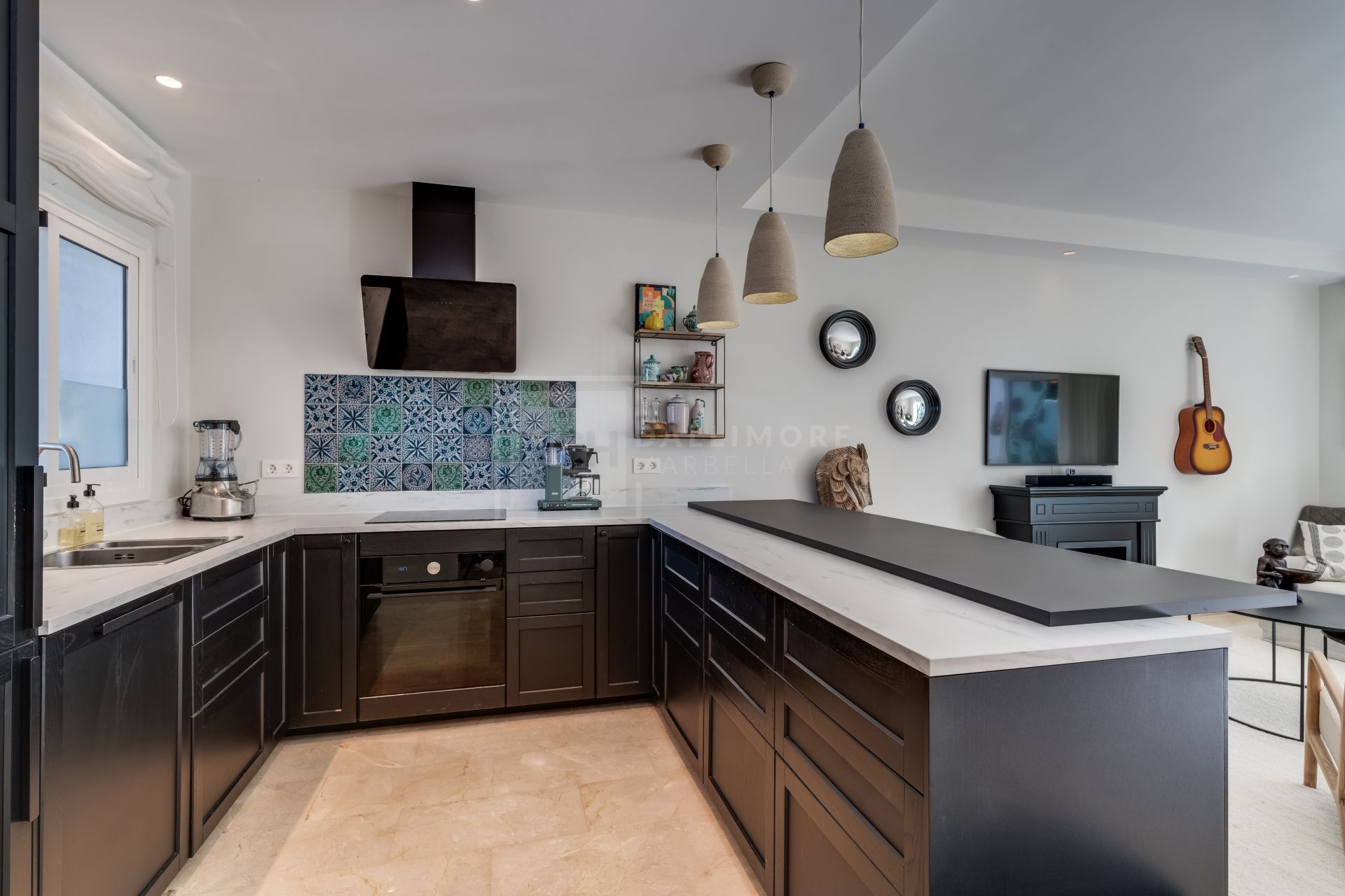 ELEGANTLY RENOVATED TOWNHOUSE IN LOS NARANJOS COUNTRY CLUB