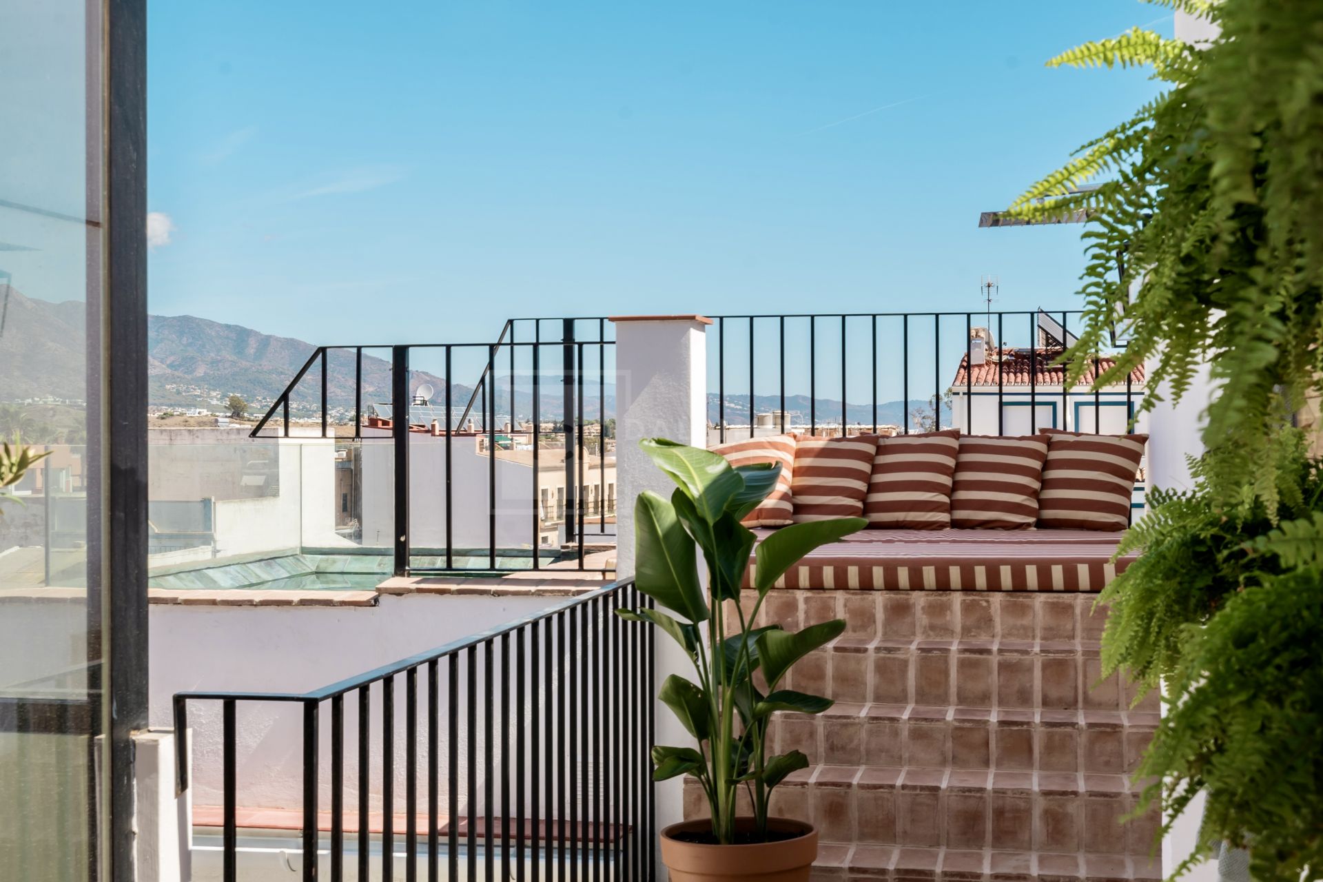 CHARMING TOWNHOUSE IN THE CENTRE OF SAN PEDRO