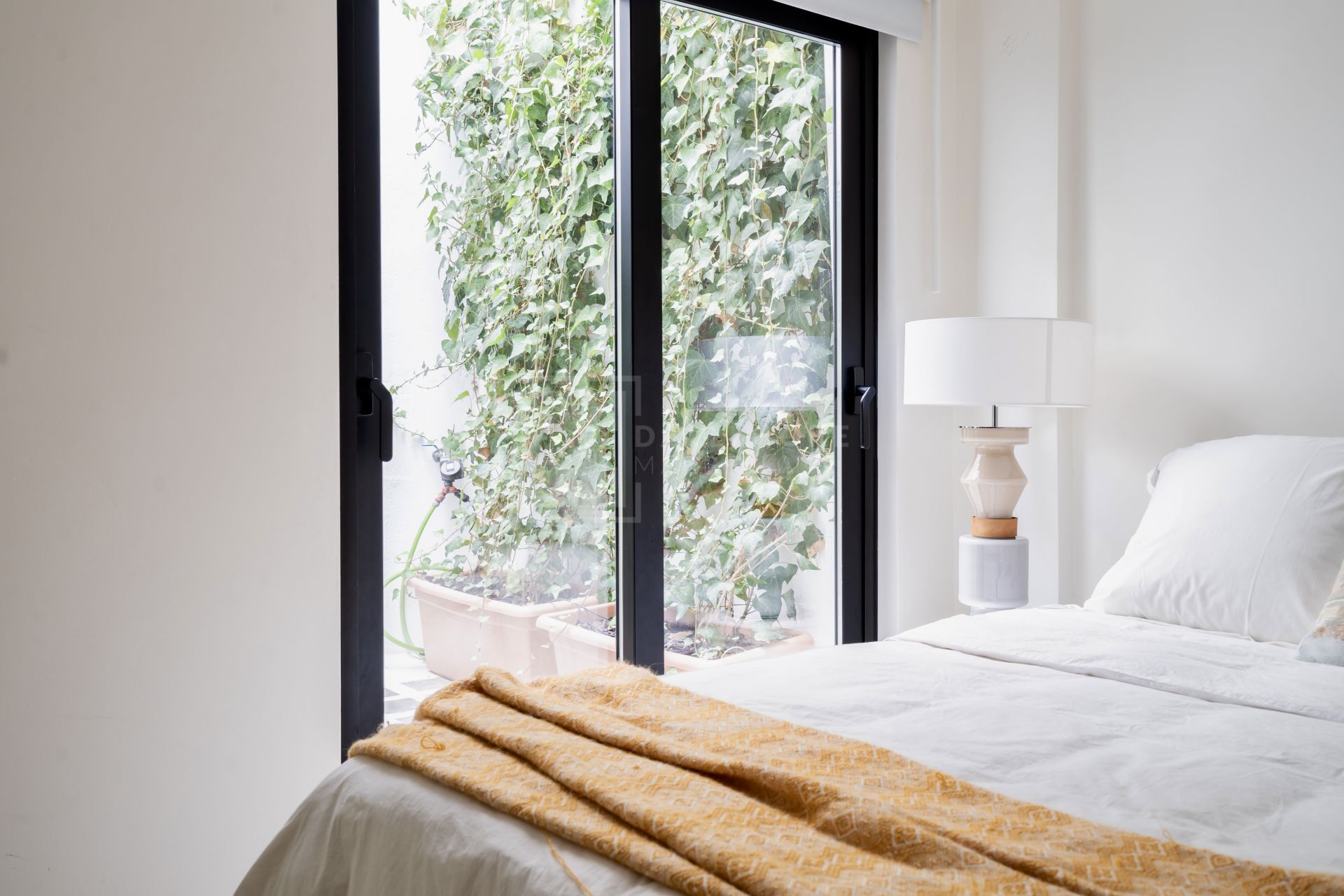 CHARMING TOWNHOUSE IN THE CENTRE OF SAN PEDRO