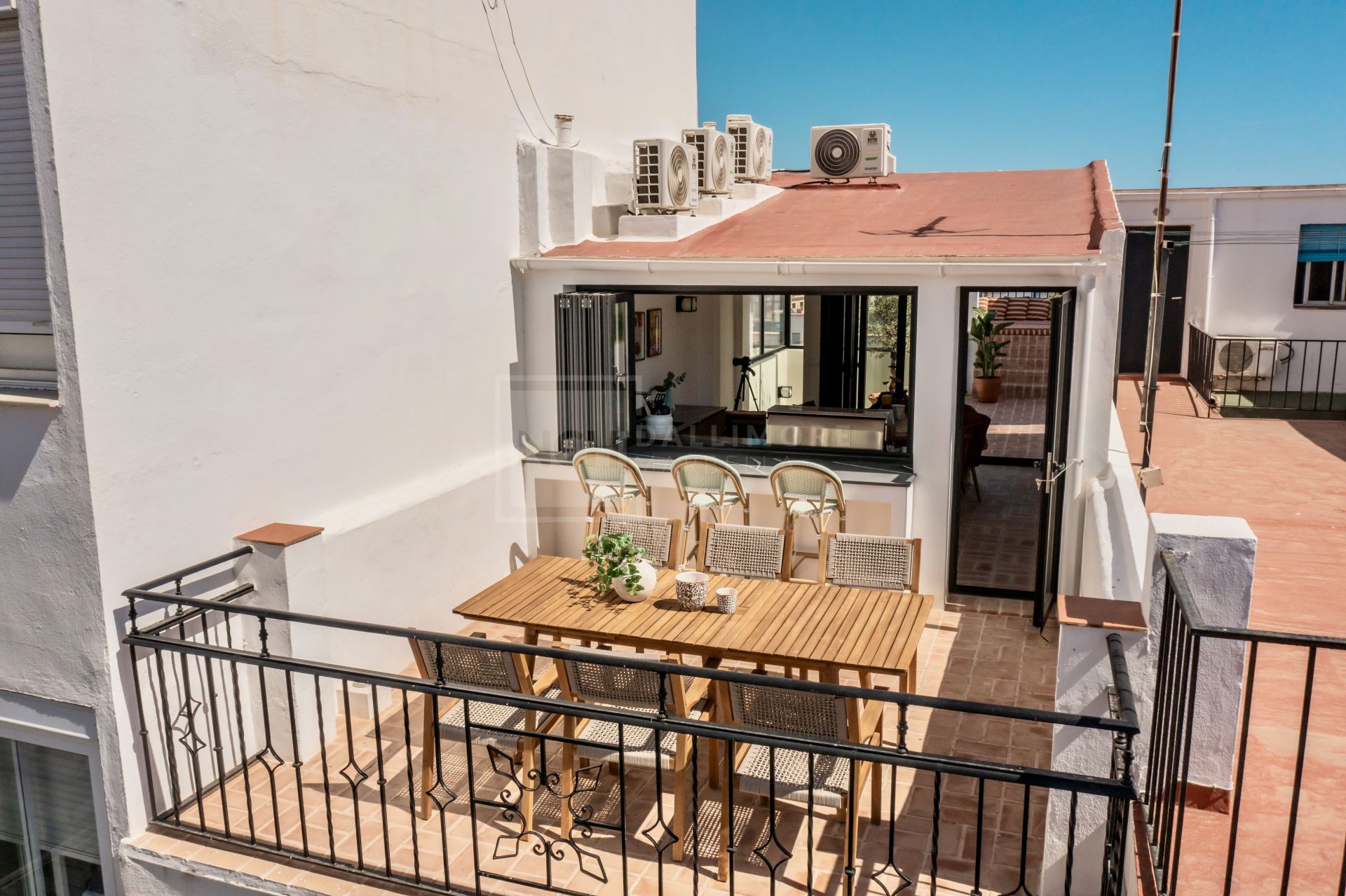 CHARMING TOWNHOUSE IN THE CENTRE OF SAN PEDRO