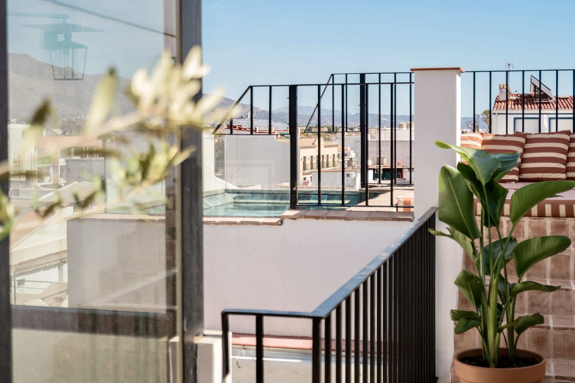 CHARMING TOWNHOUSE IN THE CENTRE OF SAN PEDRO