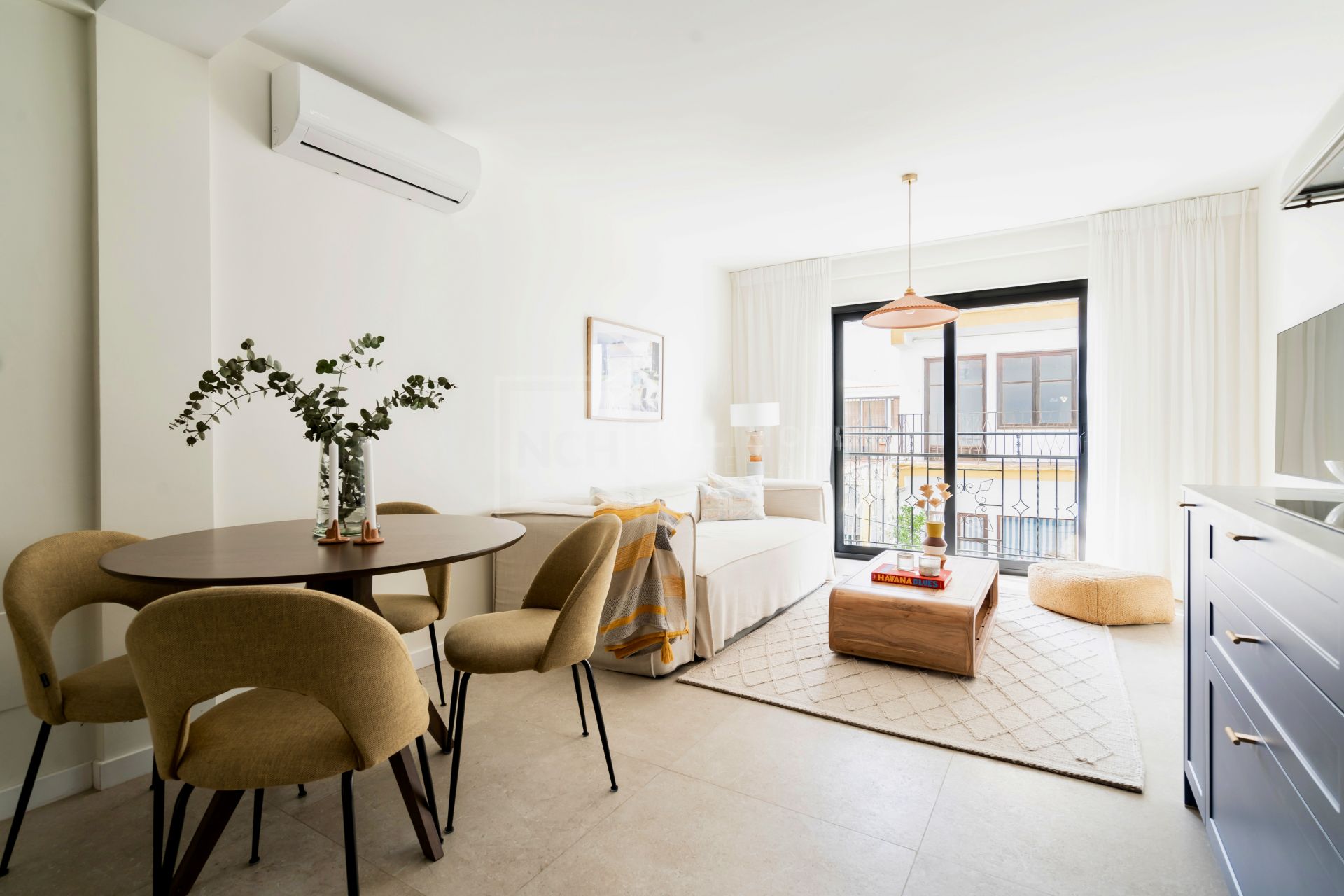 CHARMING TOWNHOUSE IN THE CENTRE OF SAN PEDRO