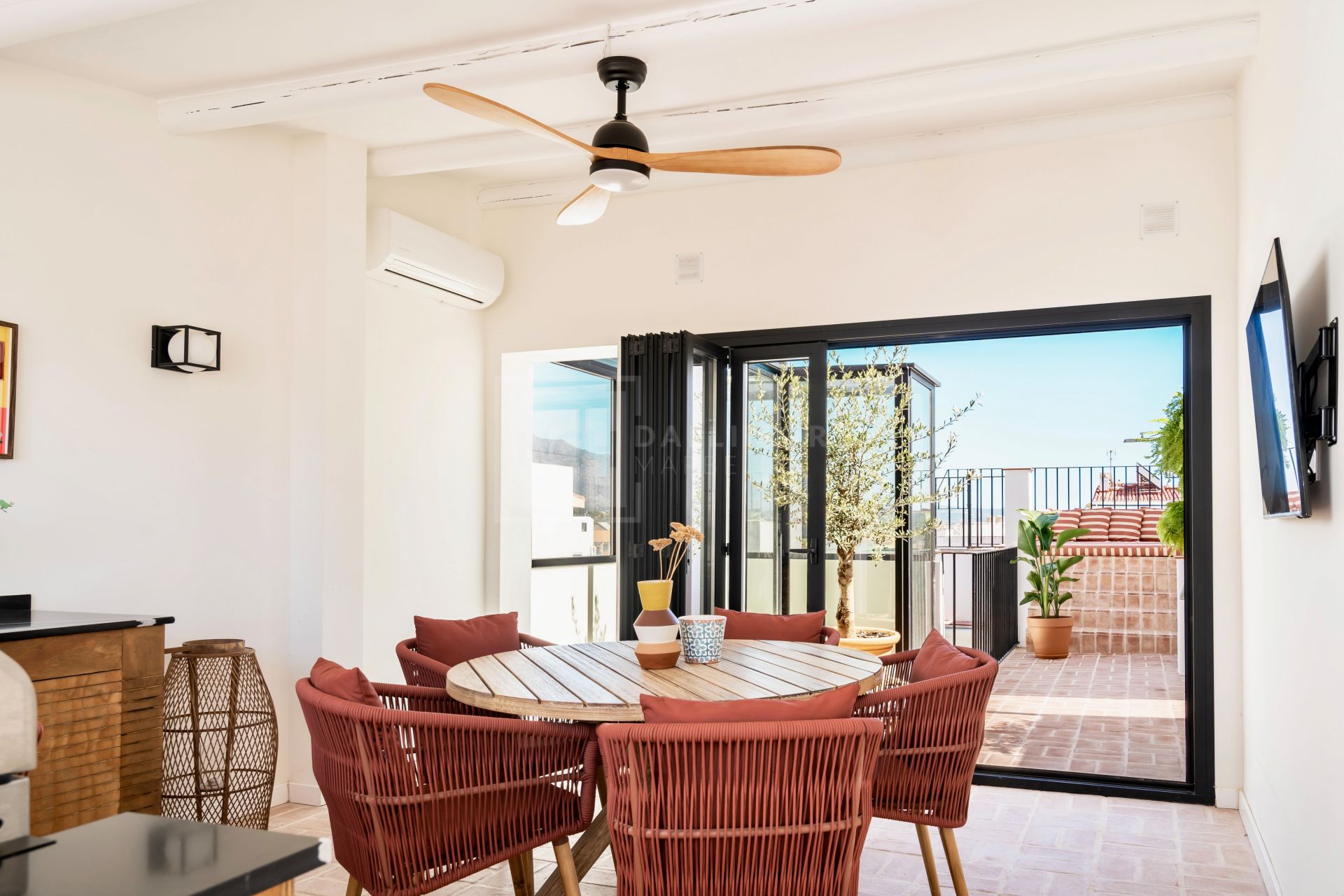 CHARMING TOWNHOUSE IN THE CENTRE OF SAN PEDRO