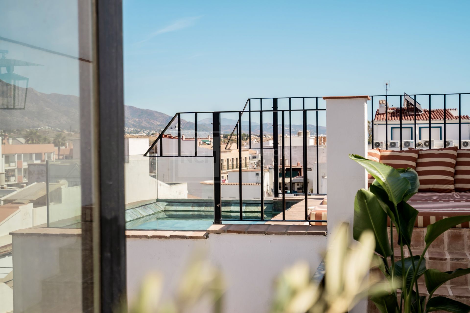 CHARMING TOWNHOUSE IN THE CENTRE OF SAN PEDRO