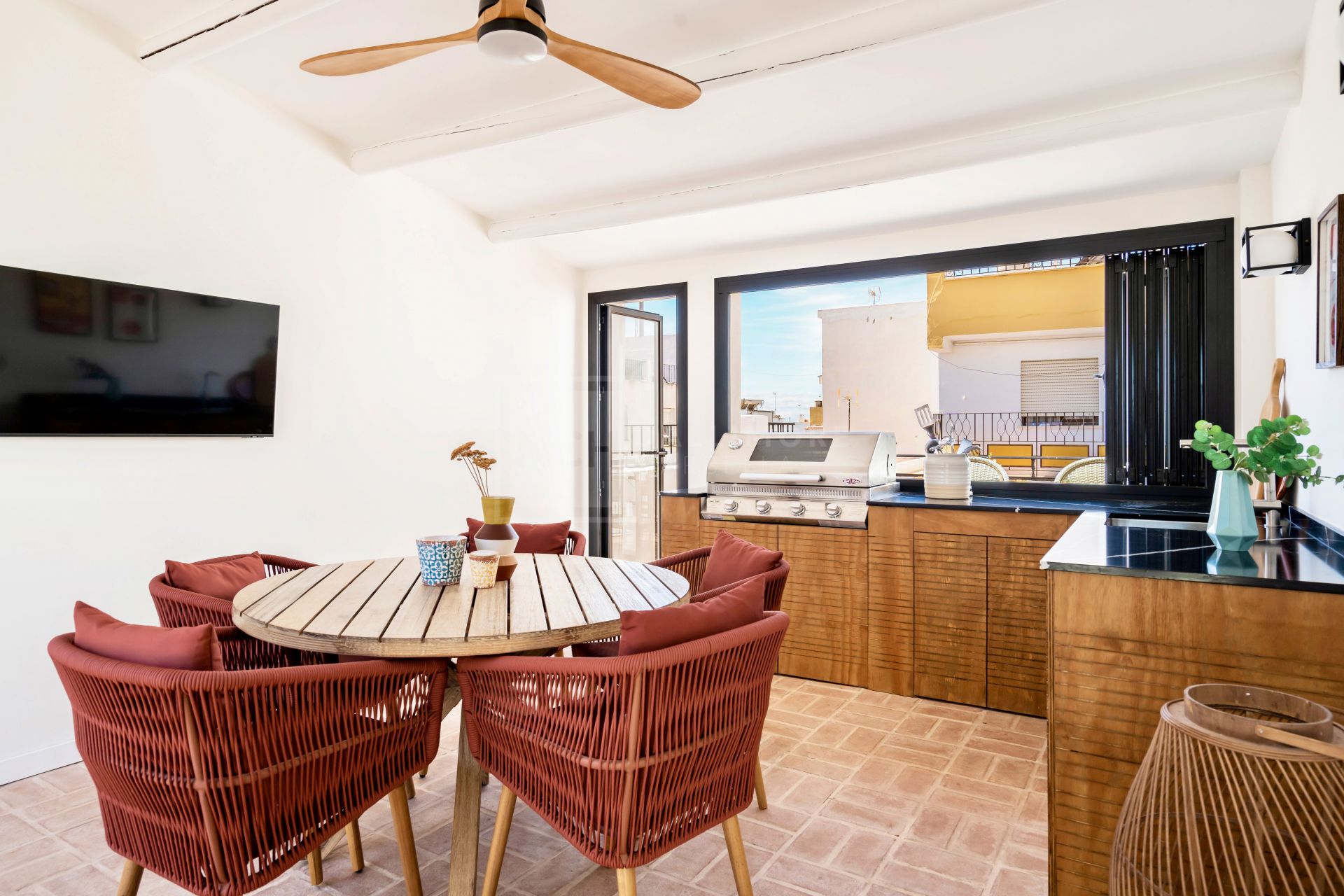 CHARMING TOWNHOUSE IN THE CENTRE OF SAN PEDRO