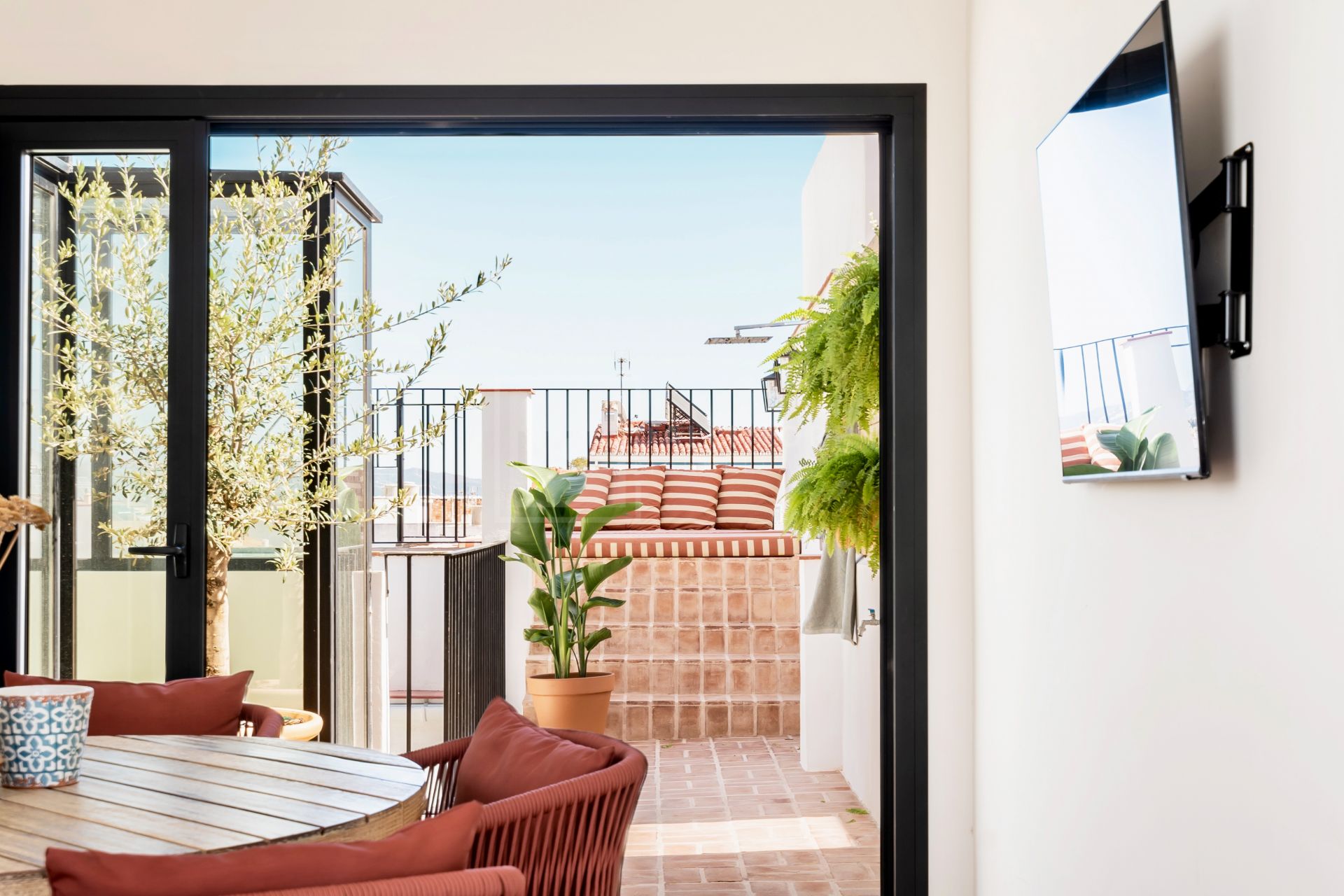 CHARMING TOWNHOUSE IN THE CENTRE OF SAN PEDRO