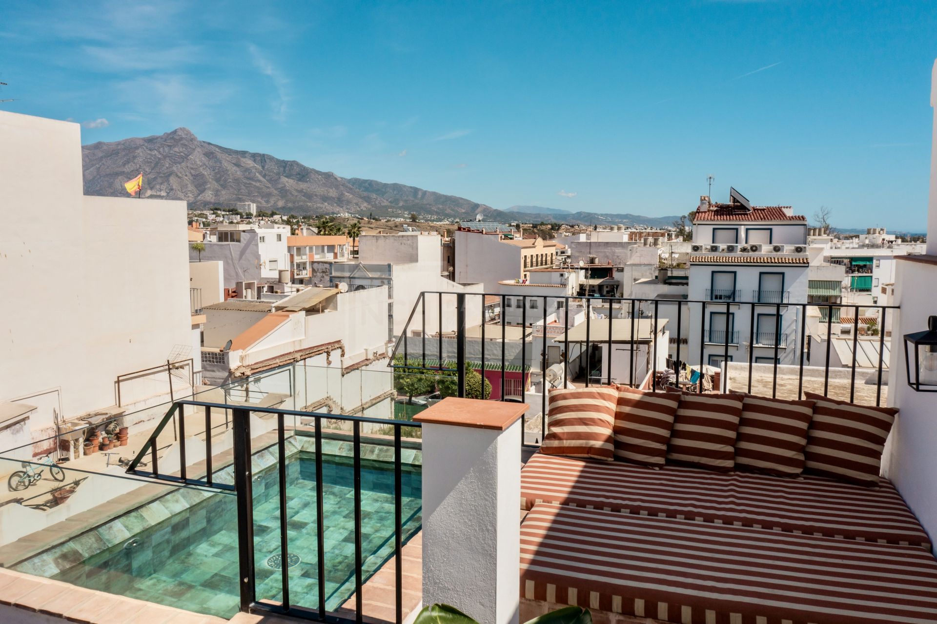 CHARMING TOWNHOUSE IN THE CENTRE OF SAN PEDRO
