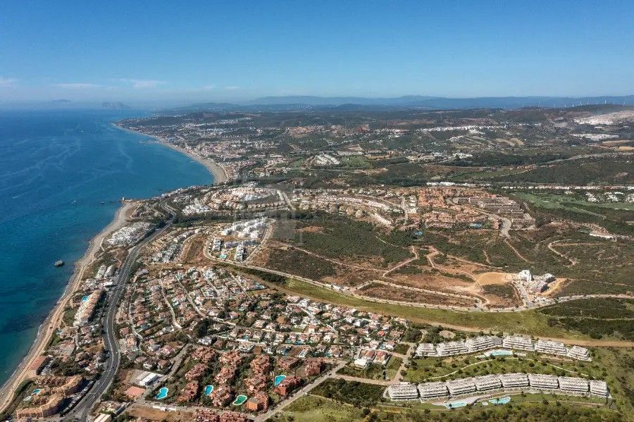APARTAMENTO DE LUJO EN PLANTA BAJA AL OESTE DE ESTEPONA