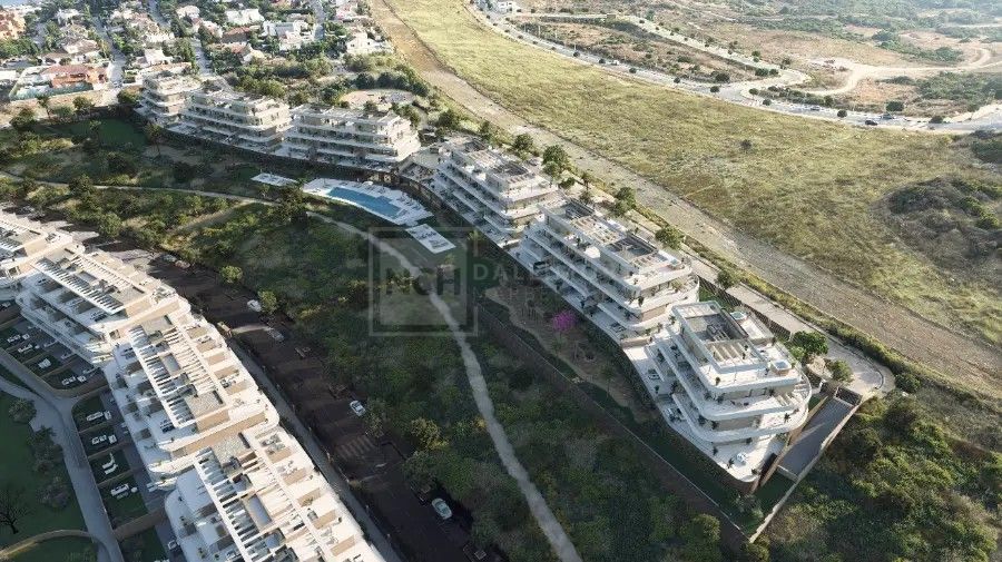 APARTAMENTO DE LUJO EN PLANTA BAJA AL OESTE DE ESTEPONA