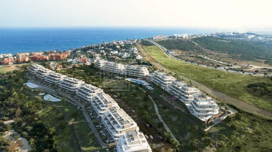 APARTAMENTO DE LUJO EN PLANTA BAJA AL OESTE DE ESTEPONA